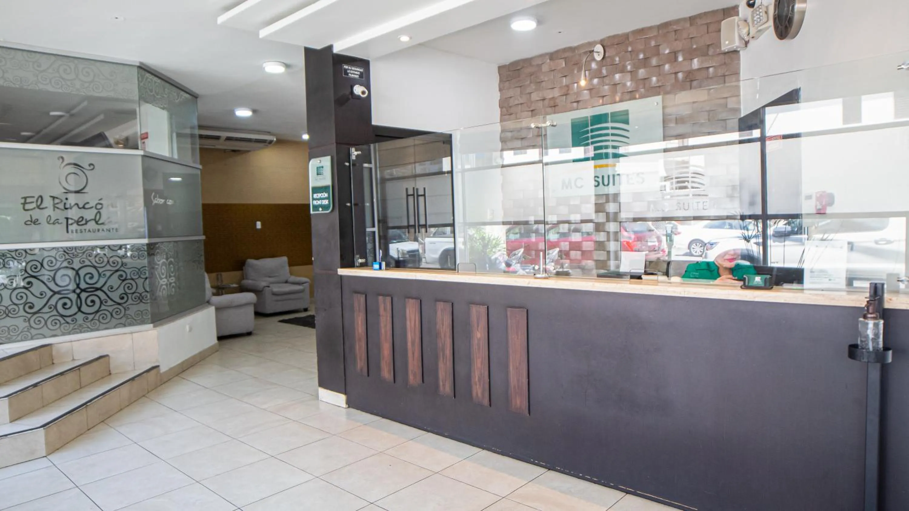 Living room in Hotel MC Suites - Confort cerca del Aeropuerto