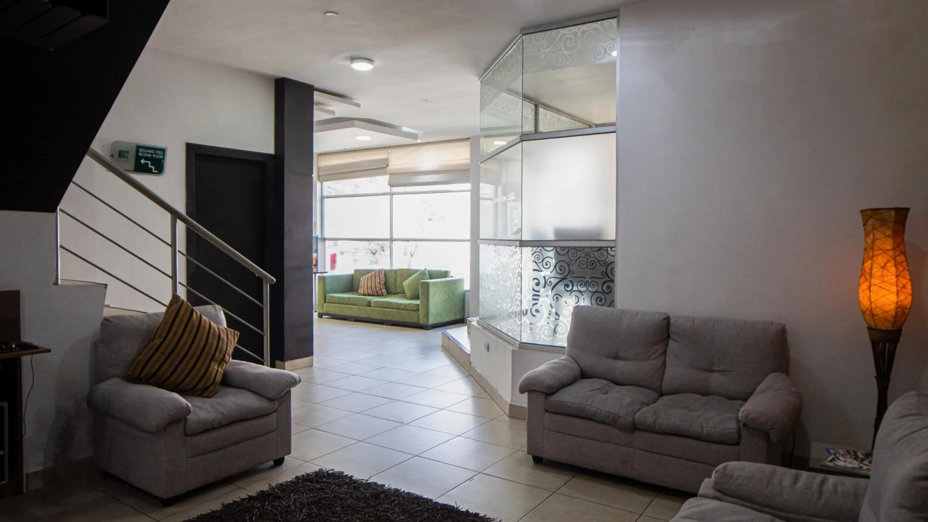 Living room in Hotel MC Suites - Confort cerca del Aeropuerto