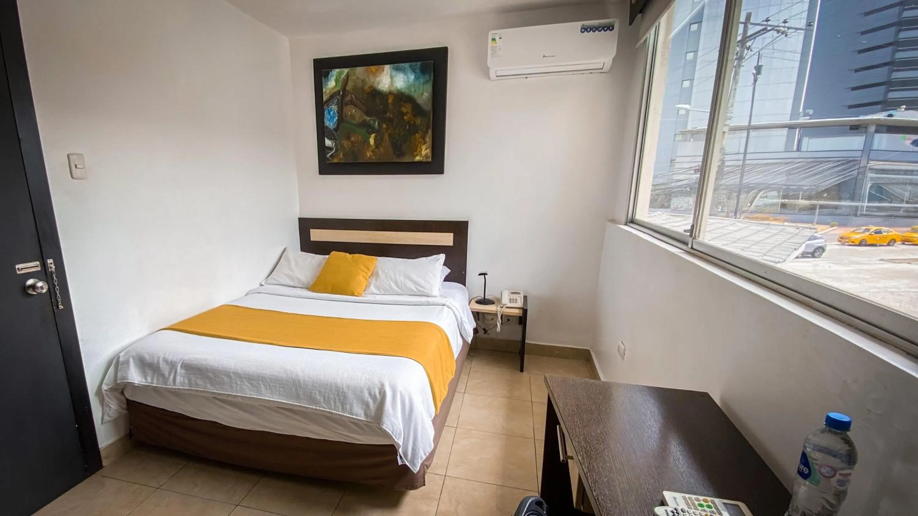 Bed in Hotel MC Suites - Confort cerca del Aeropuerto