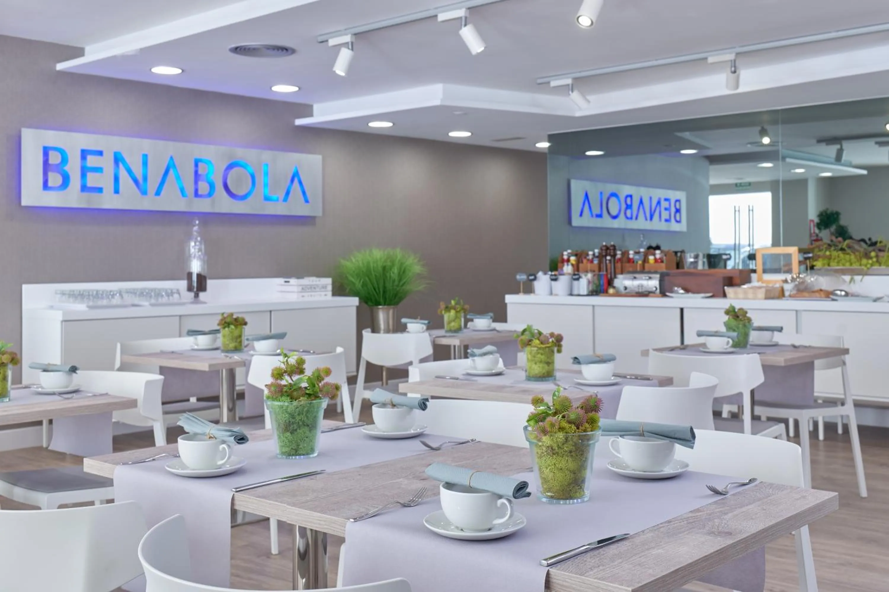 Food and drinks in Benabola Hotel & Suites