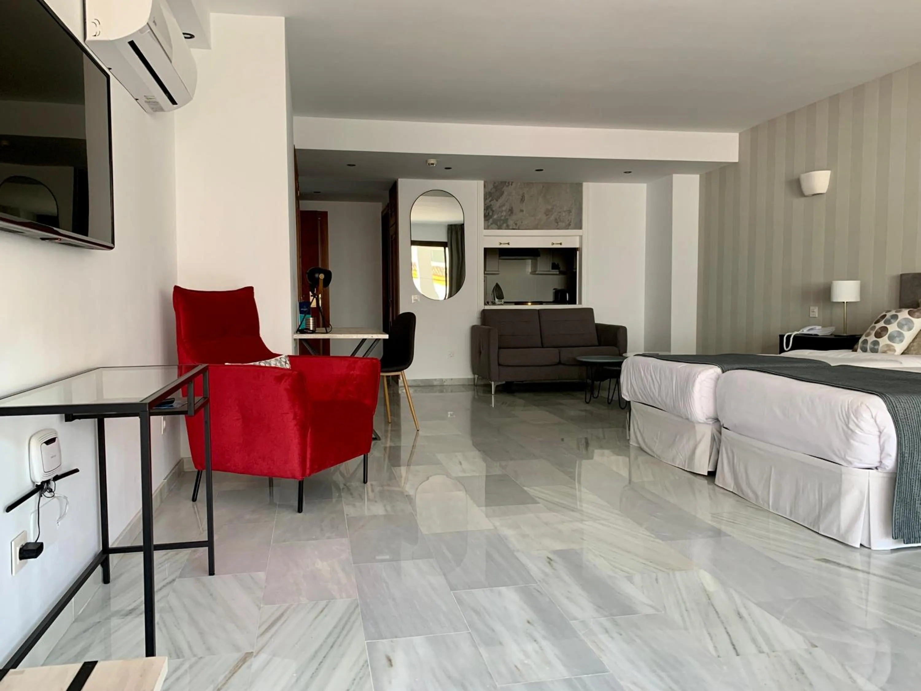 Seating area in Benabola Hotel & Suites