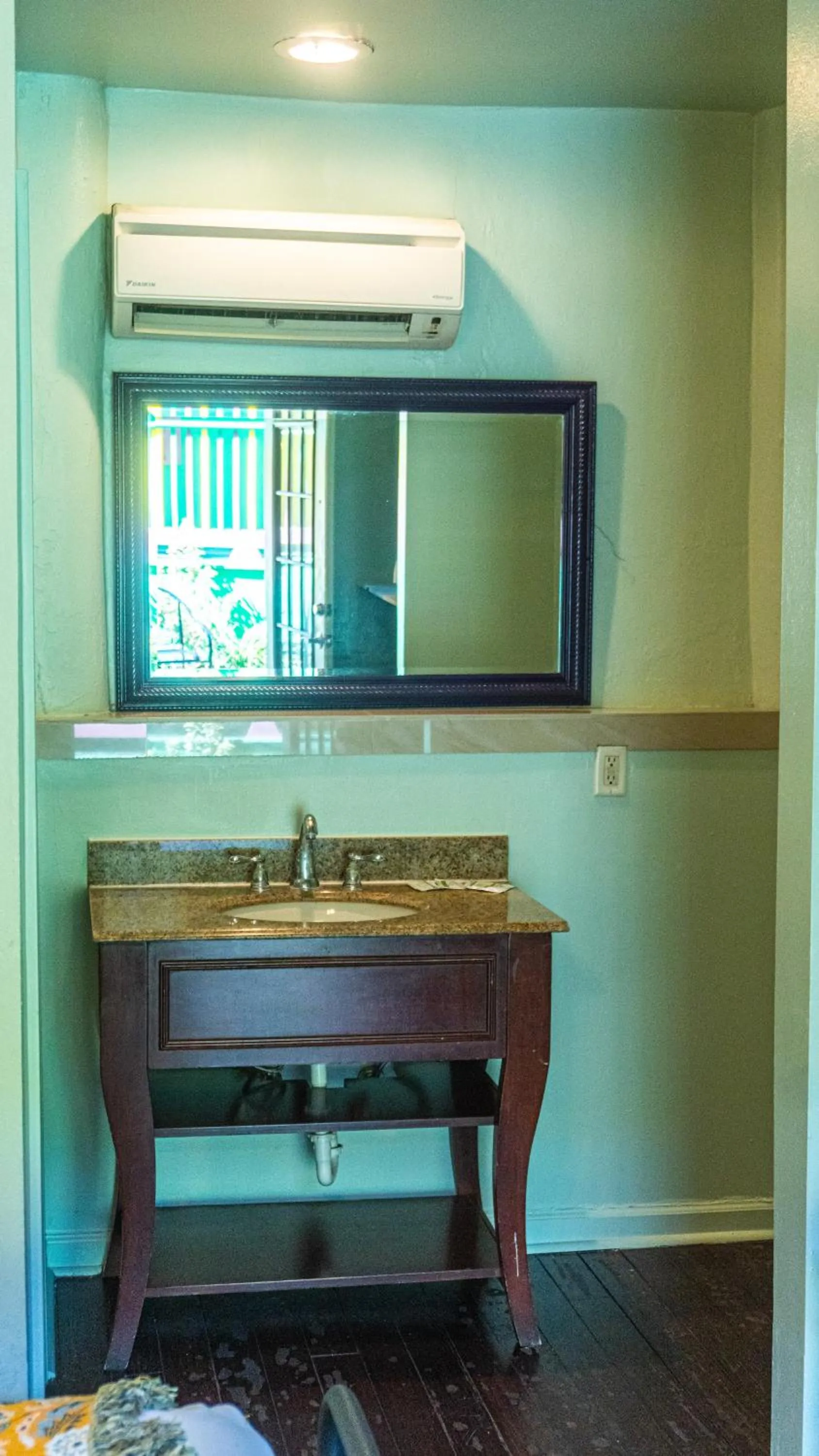 Bathroom in Historic Mardi Gras Inn