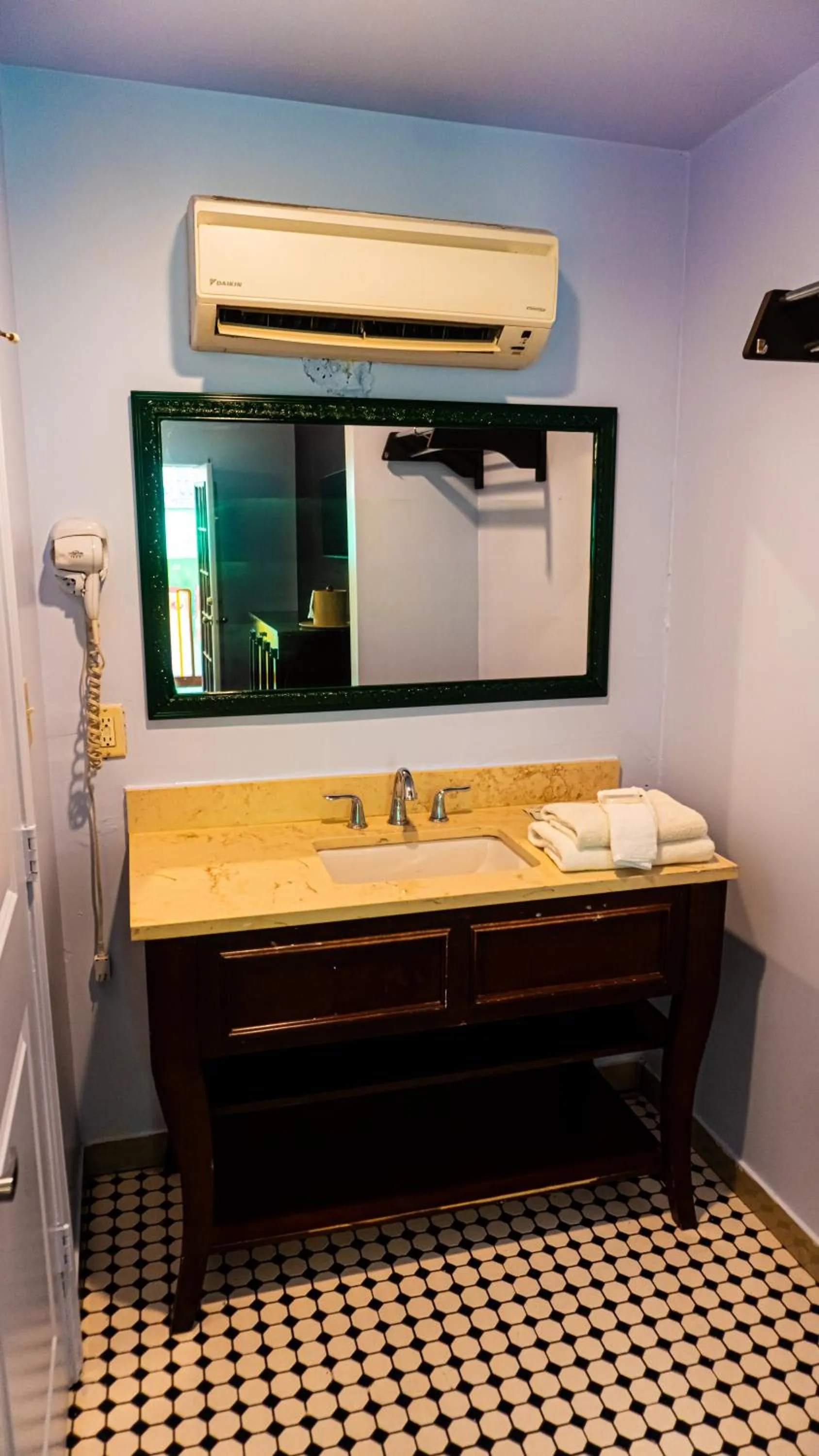 Bathroom in Historic Mardi Gras Inn
