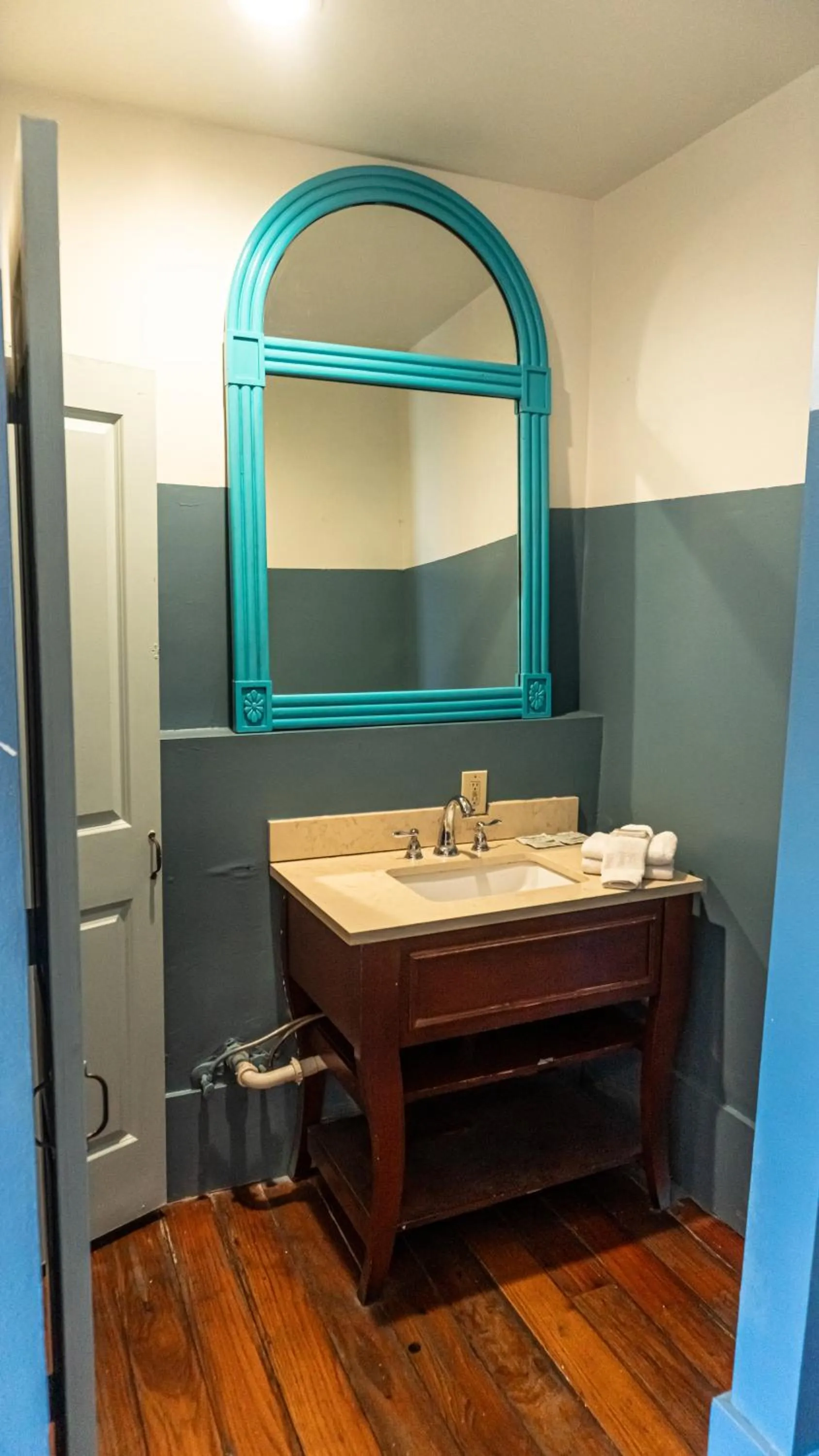 Bathroom in Historic Mardi Gras Inn