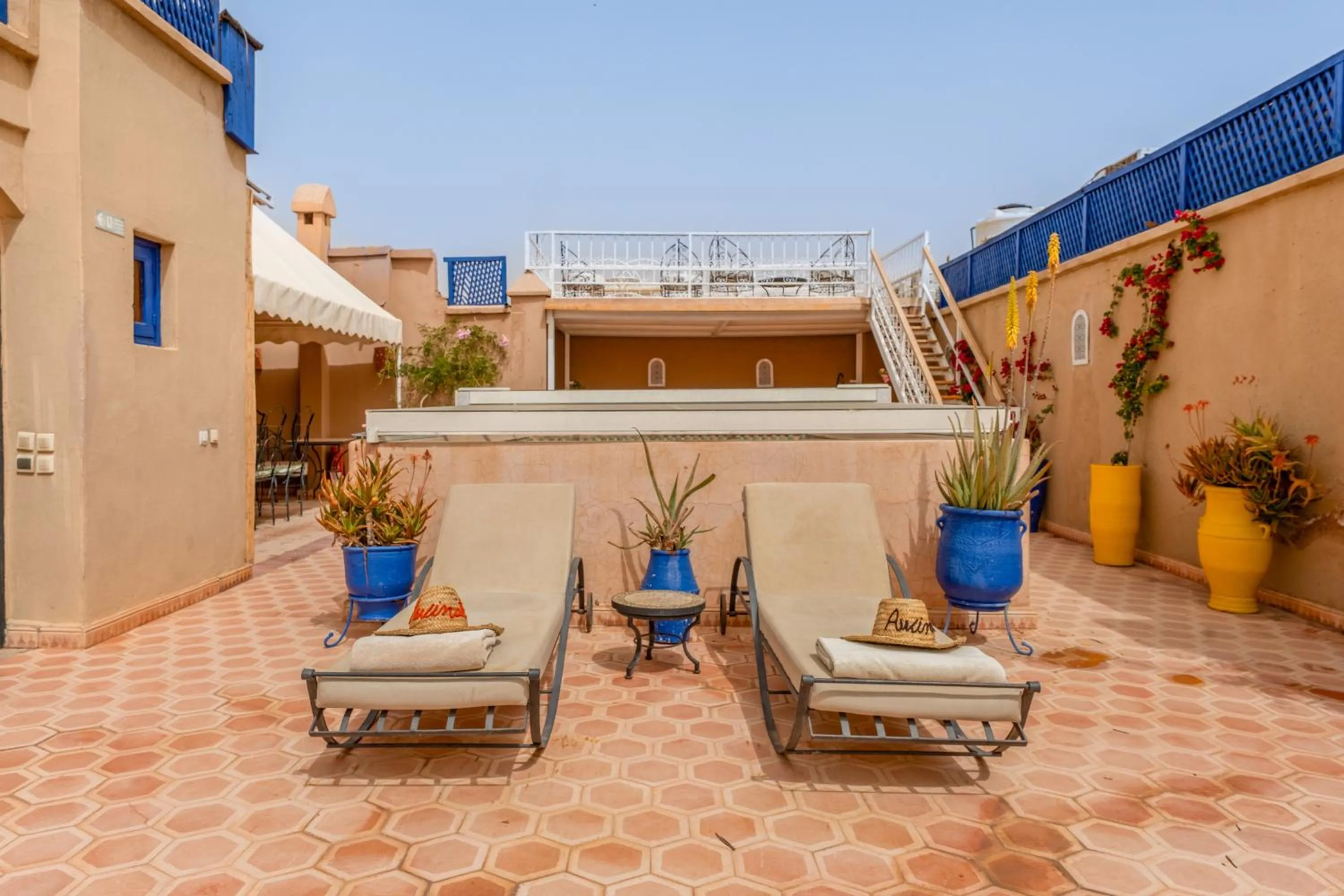 Day in RIAD AWINATI Location Privatisée ,piscine chauffée , beau Rooftop