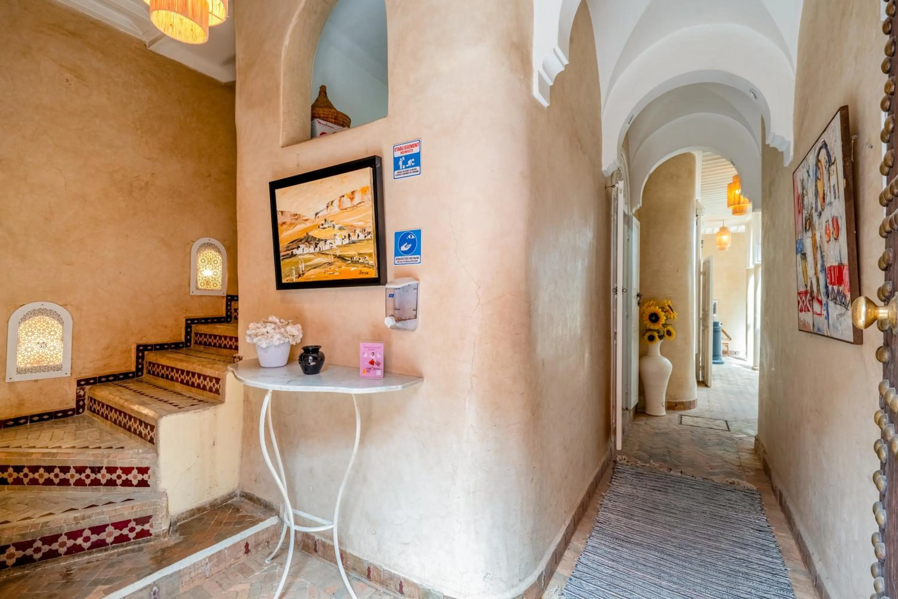 Facade/entrance in RIAD AWINATI Location Privatisée ,piscine chauffée , beau Rooftop