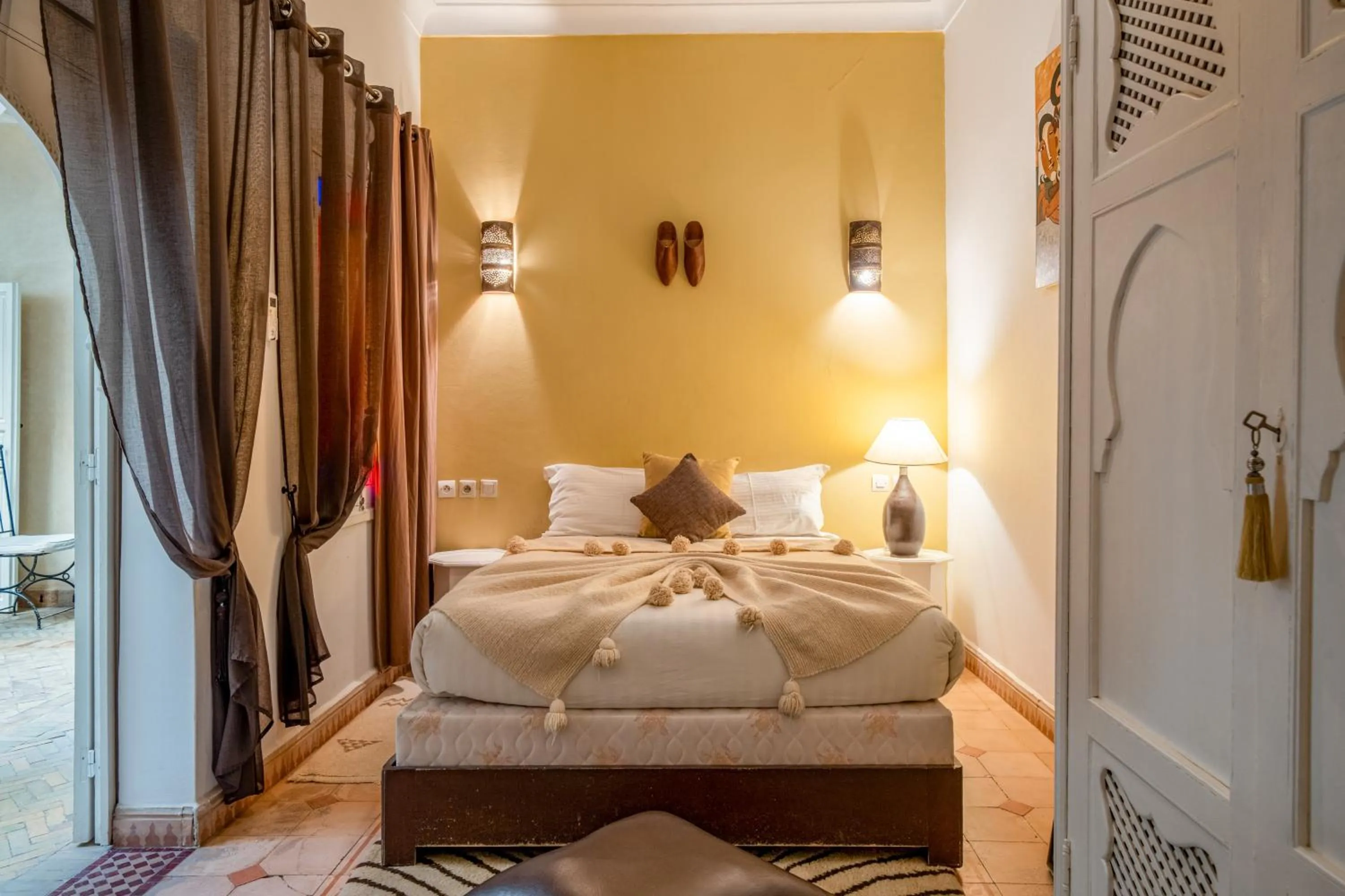 Bed in RIAD AWINATI Location Privatisée ,piscine chauffée , beau Rooftop