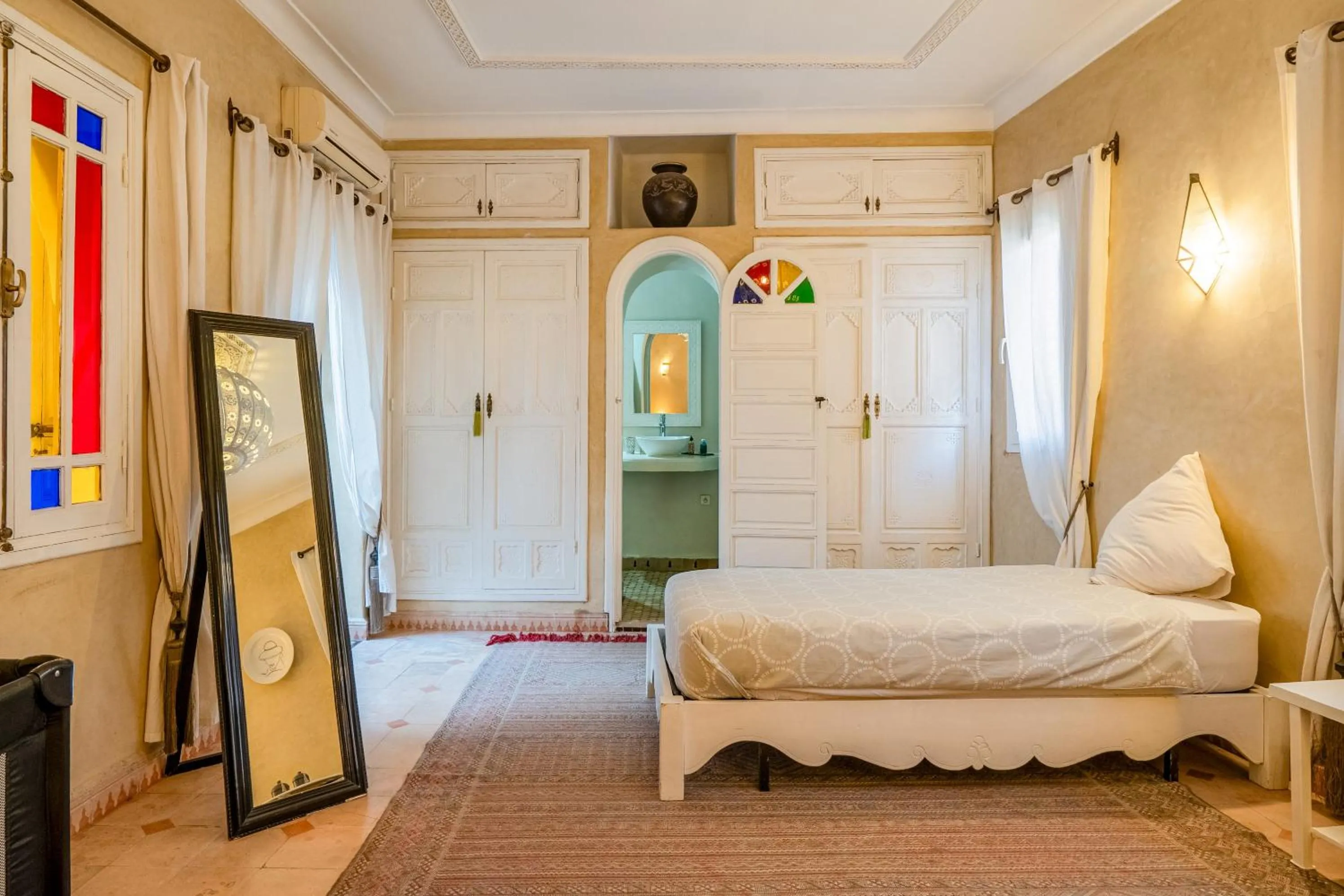 Photo of the whole room, Bed in RIAD AWINATI Location Privatisée ,piscine chauffée , beau Rooftop
