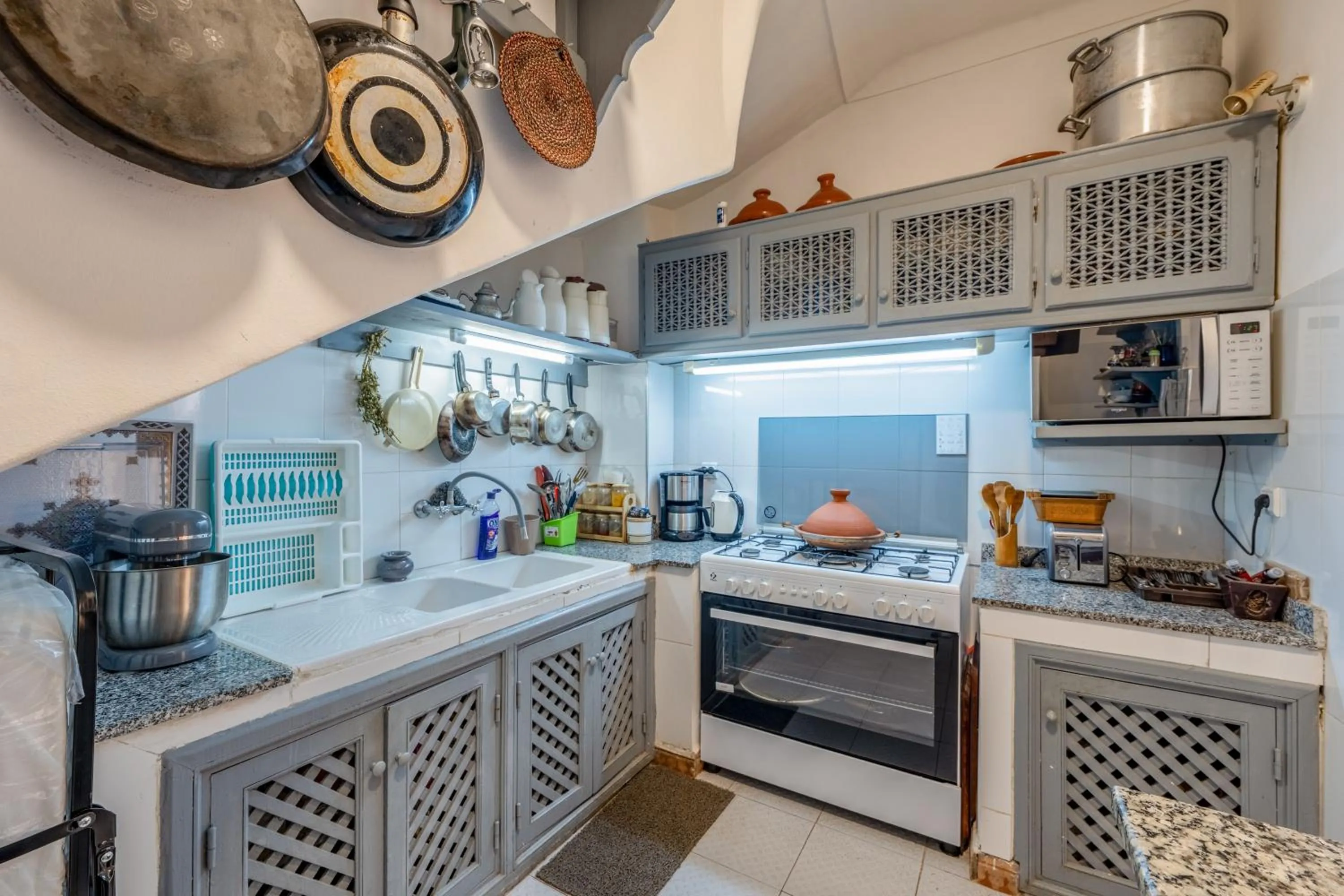 Kitchen or kitchenette in RIAD AWINATI Location Privatisée ,piscine chauffée , beau Rooftop