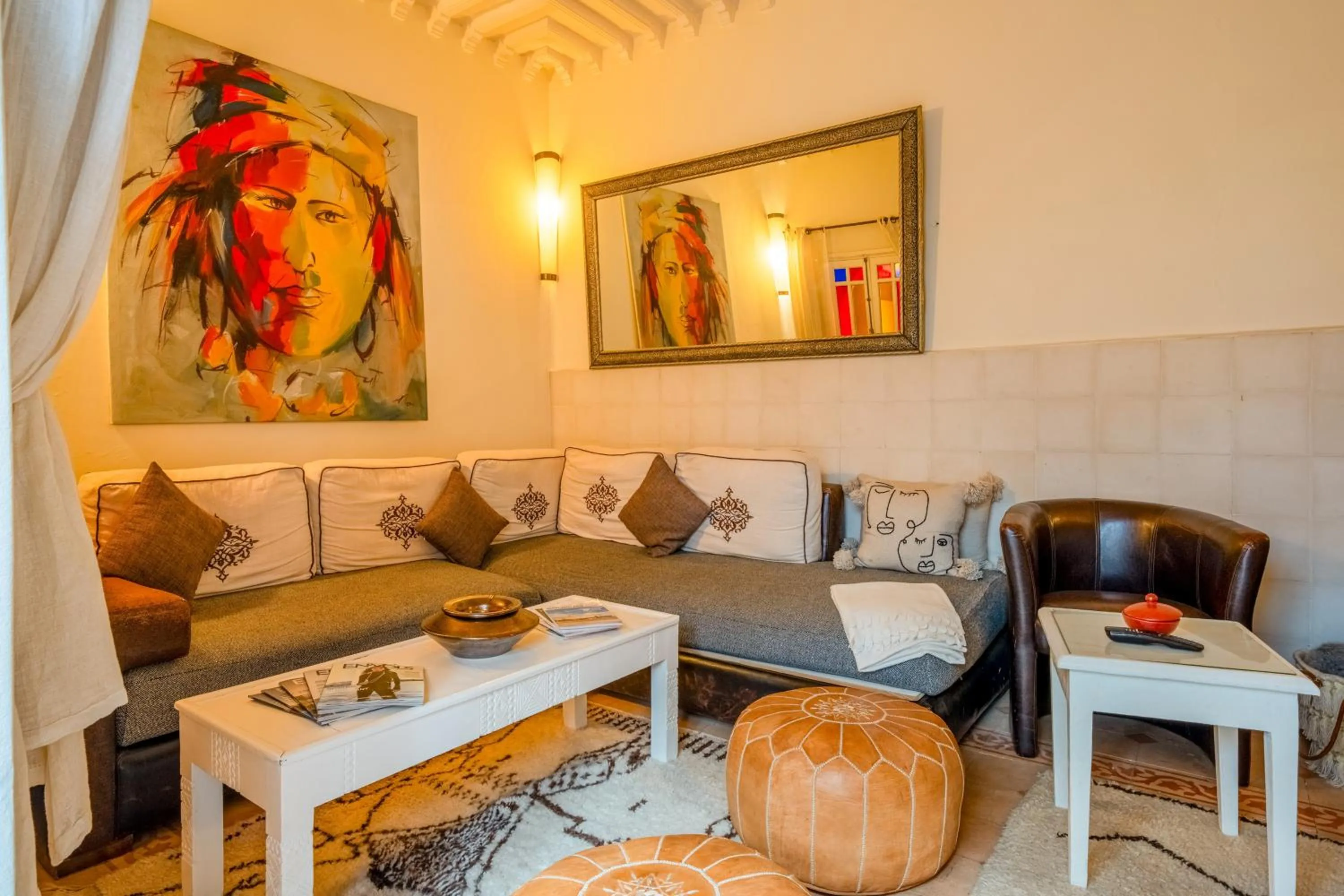 Living room in RIAD AWINATI Location Privatisée ,piscine chauffée , beau Rooftop