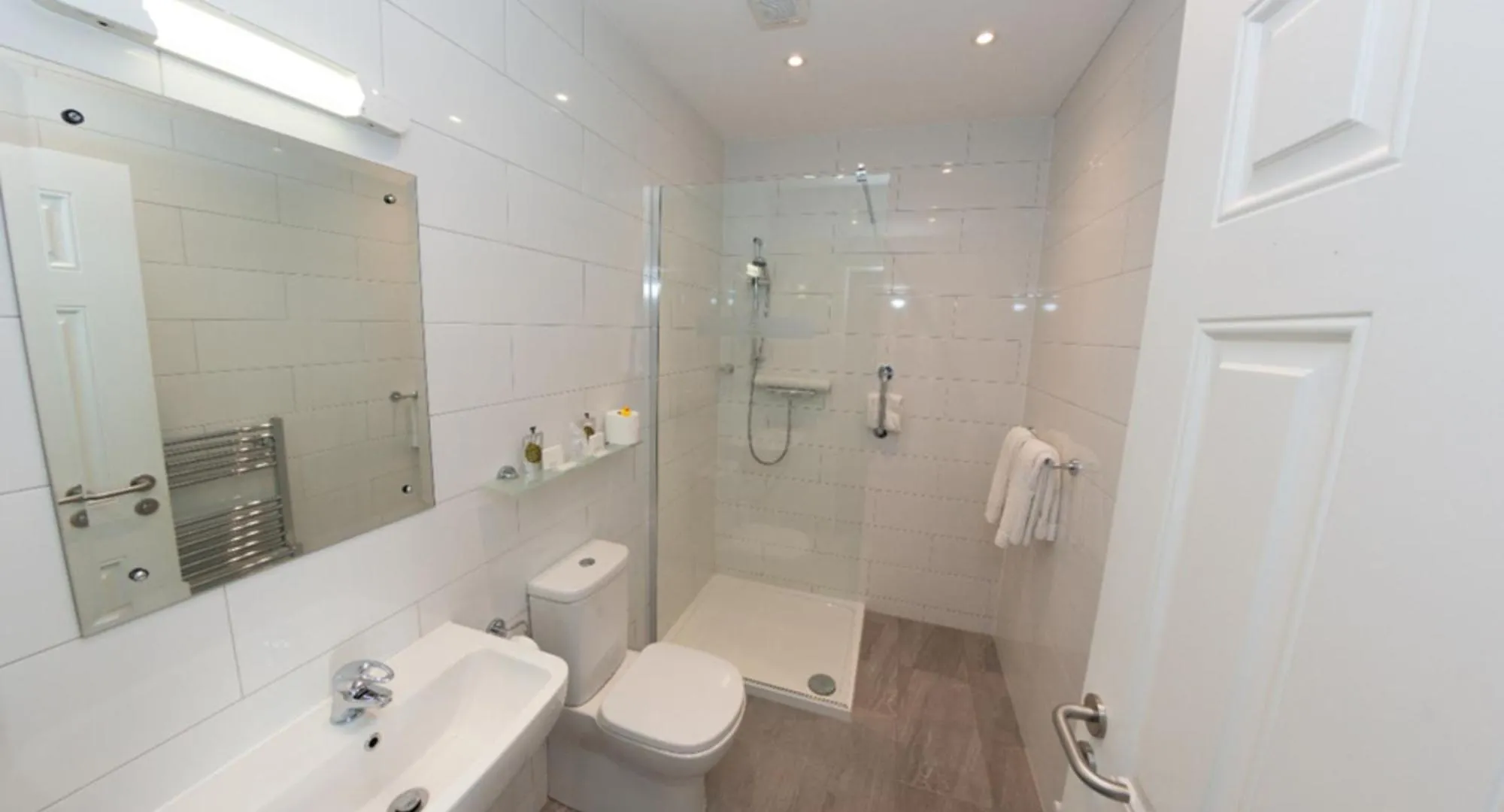 Bathroom in Commodore Hotel