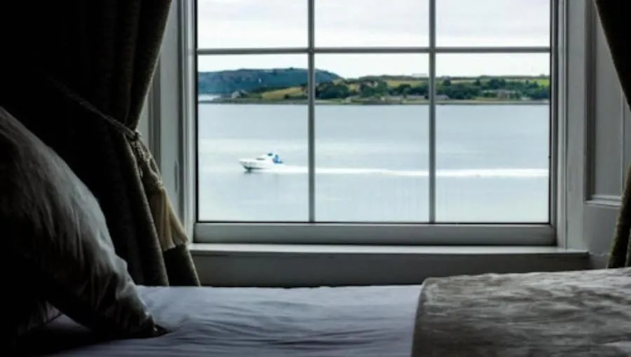 Sea view, Bed in Commodore Hotel