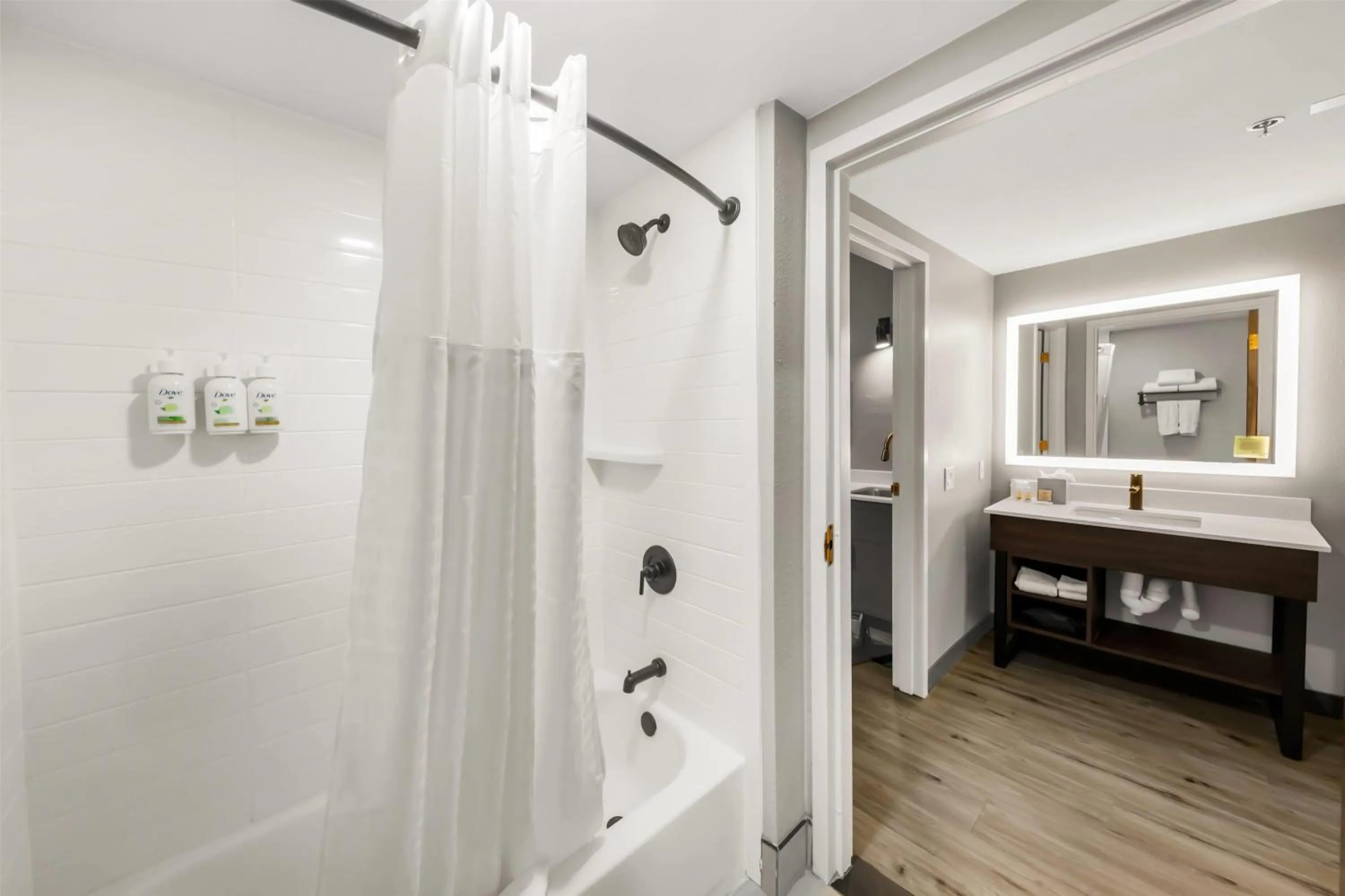 Photo of the whole room in Hawthorn Extended Stay by Wyndham College Station