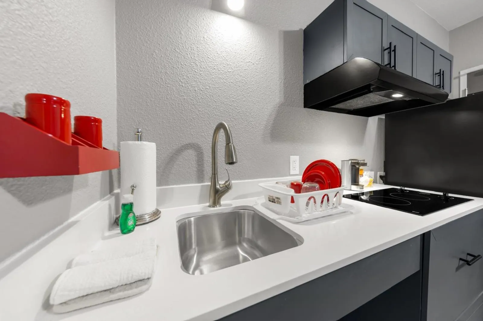 Kitchen or kitchenette in Hawthorn Extended Stay by Wyndham College Station