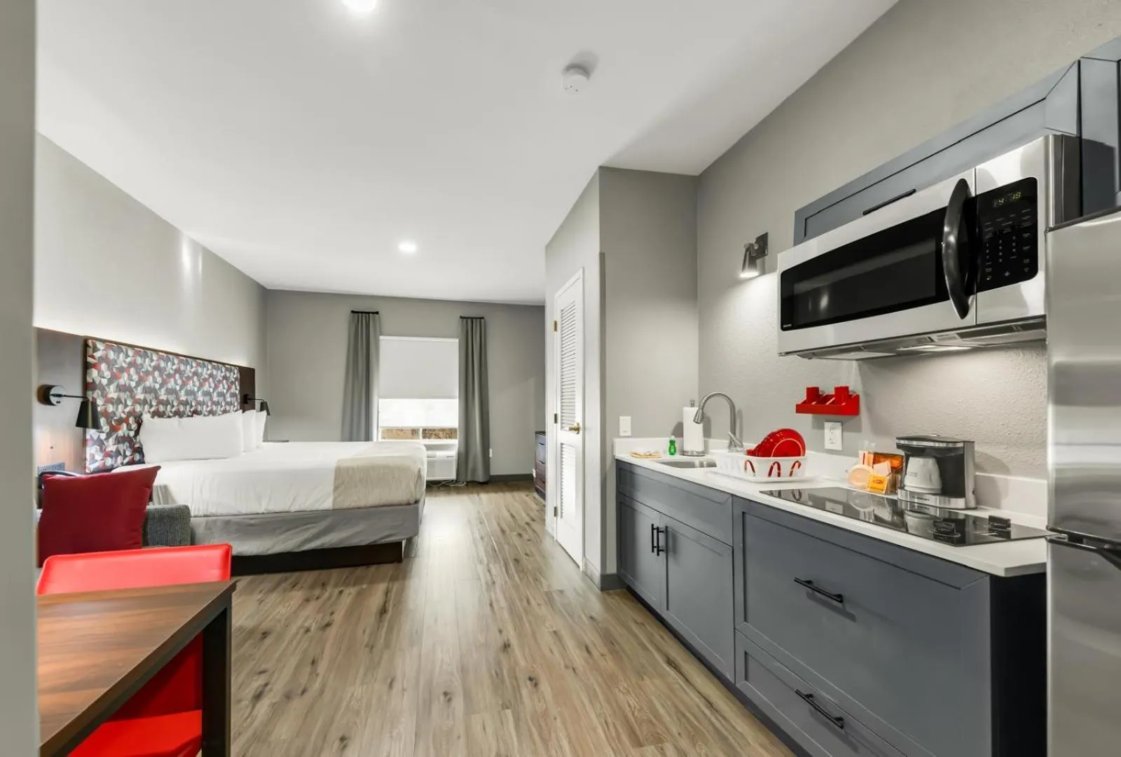 Kitchen or kitchenette in Hawthorn Extended Stay by Wyndham College Station
