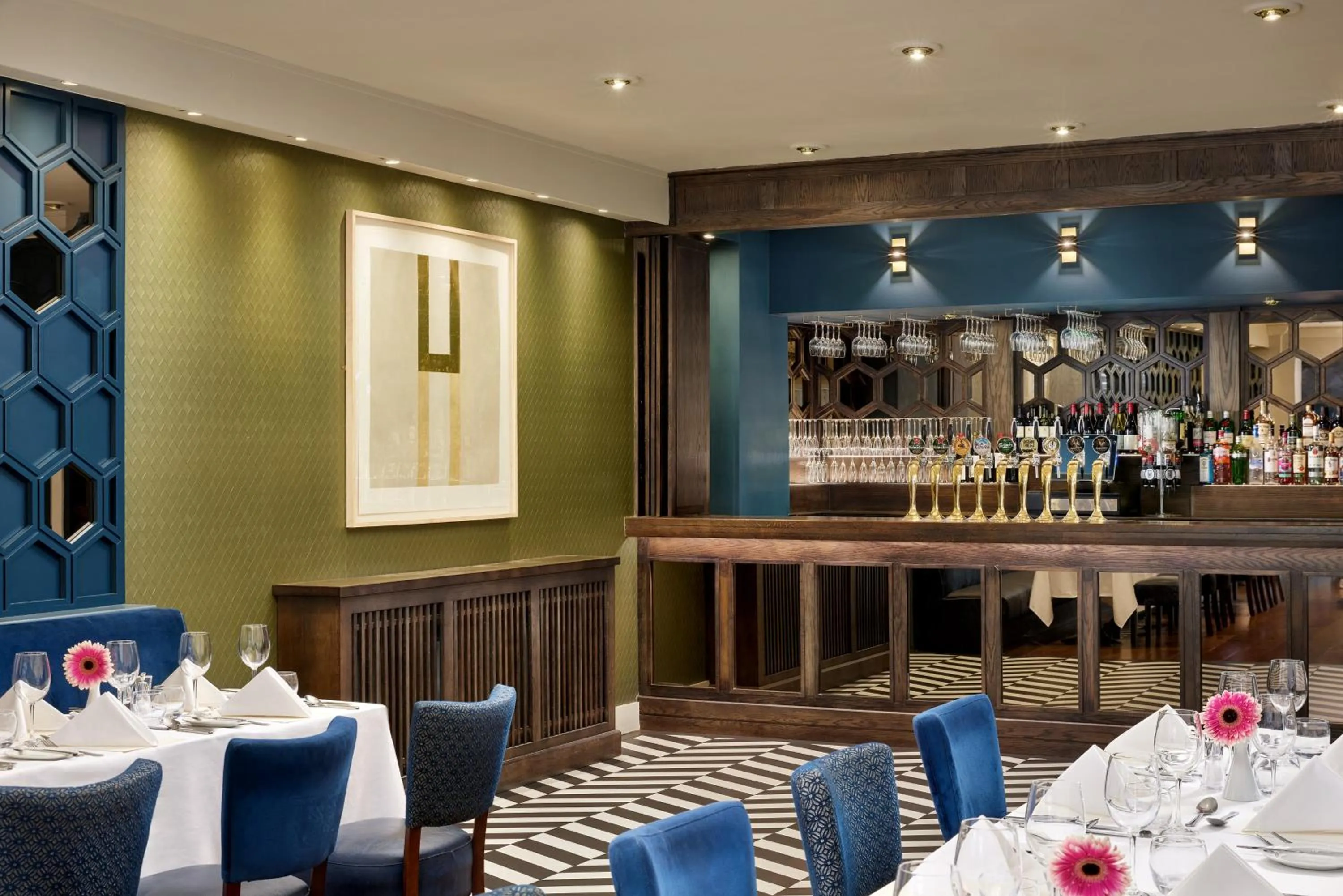 Restaurant/places to eat in The Sandymount Hotel