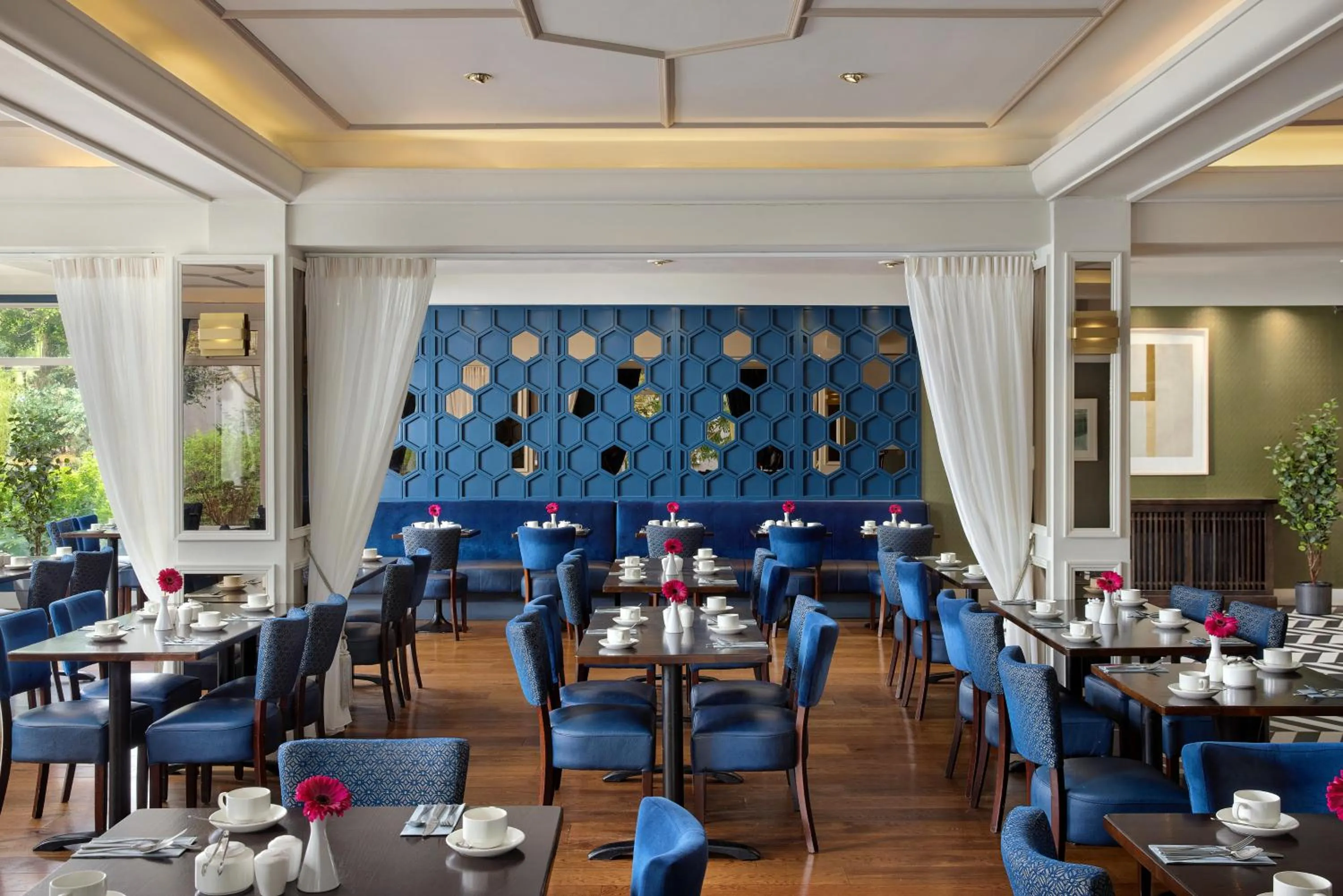 Restaurant/places to eat in The Sandymount Hotel