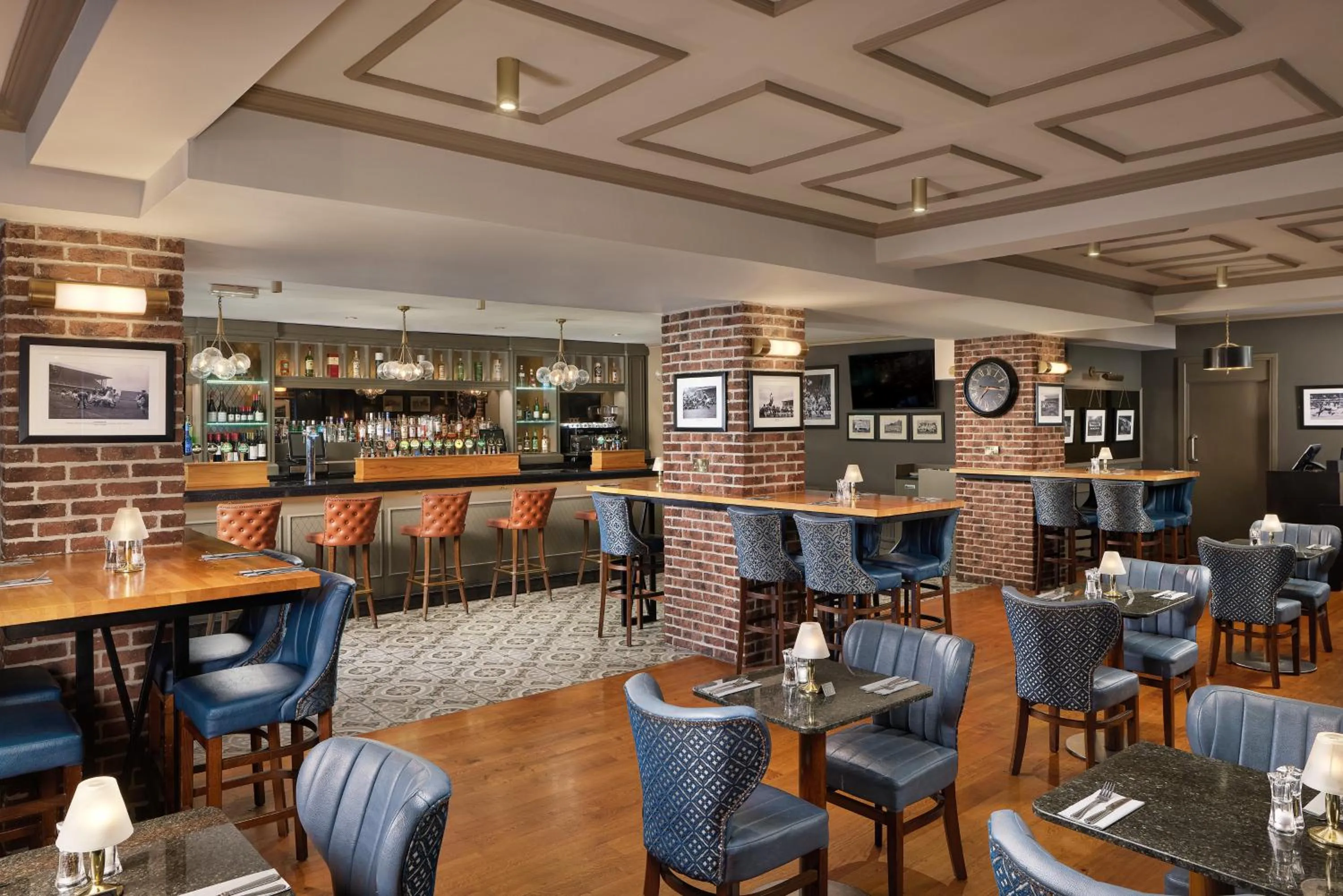 Restaurant/places to eat in The Sandymount Hotel