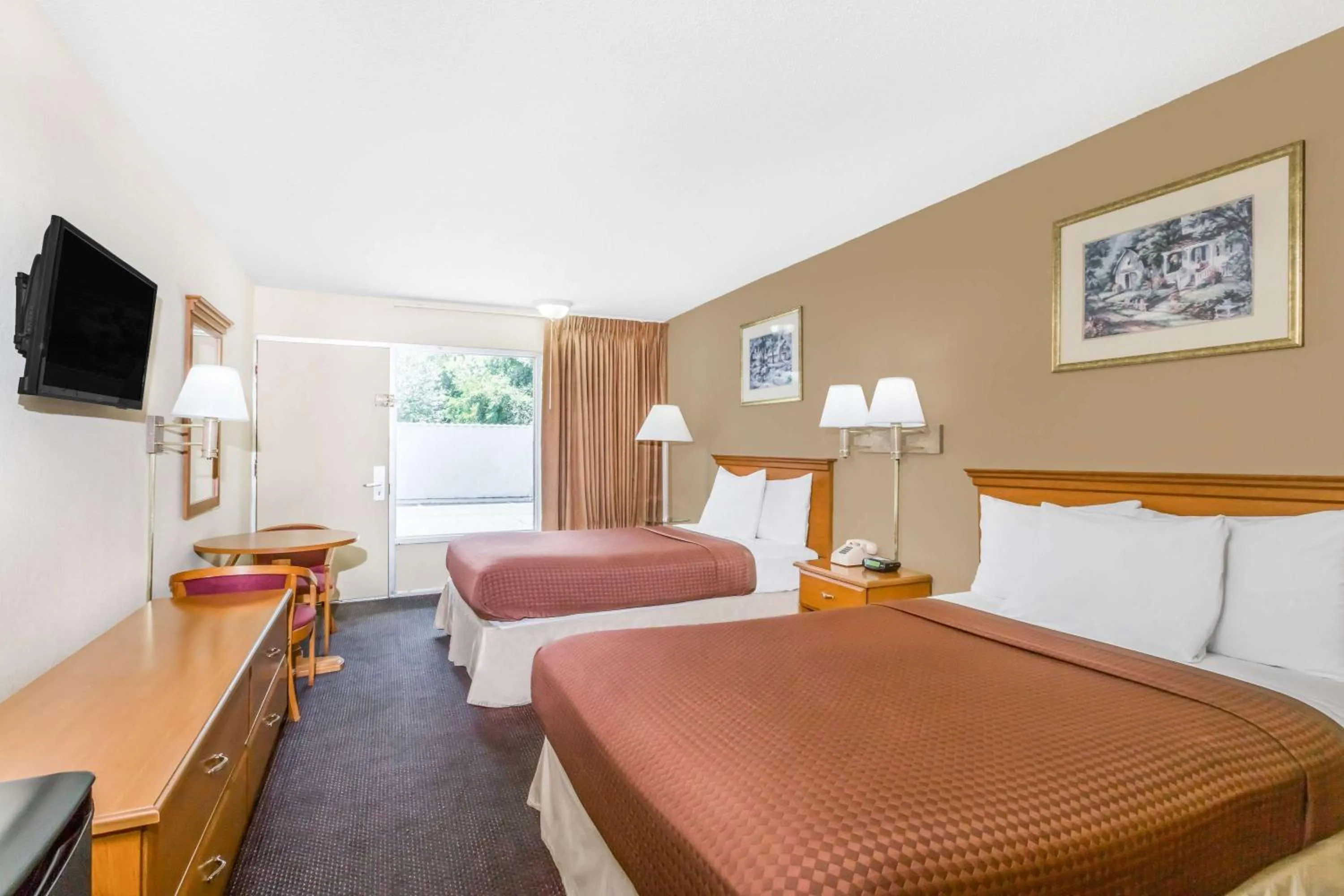 Photo of the whole room in Days Inn by Wyndham Christiansburg