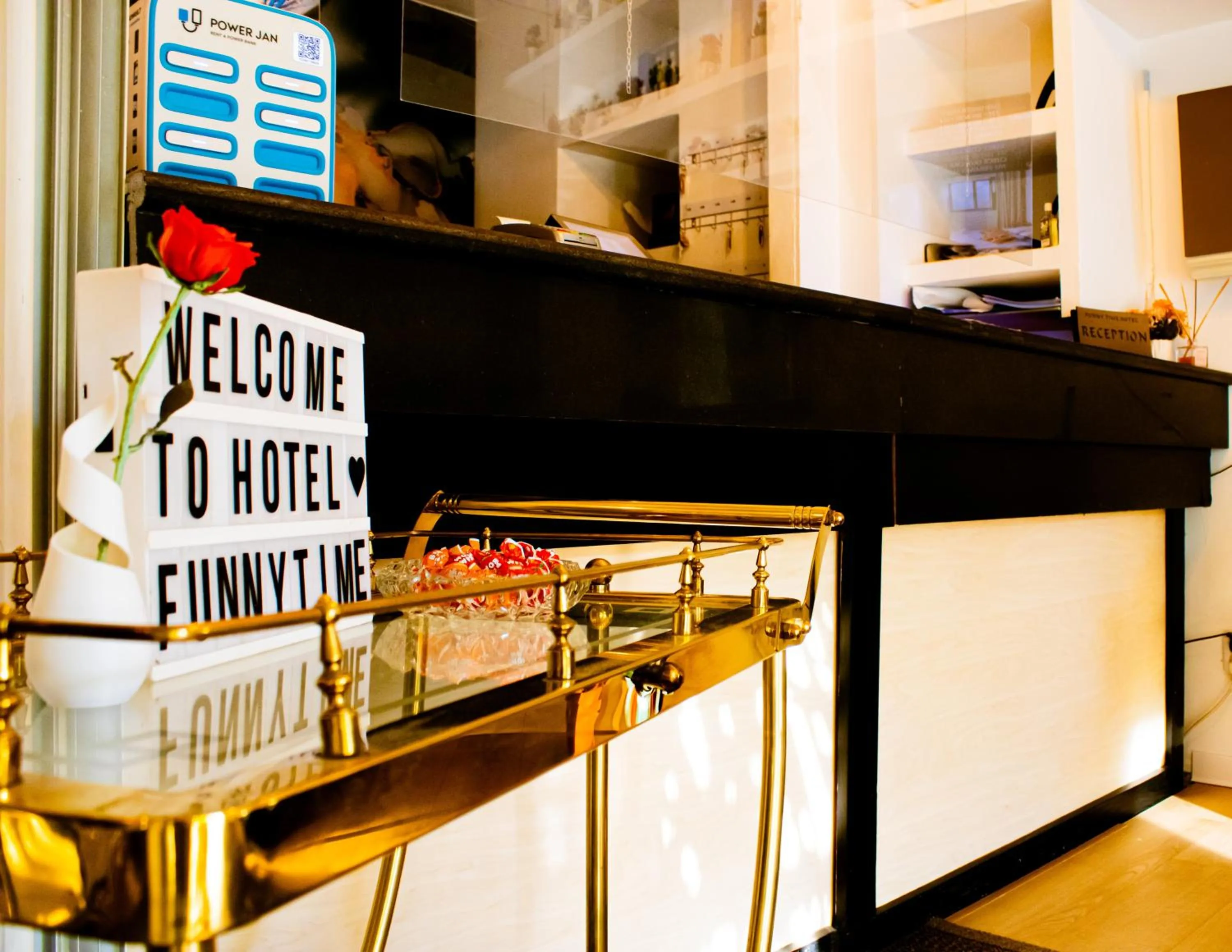 Text overlay in Hotel Funnytime