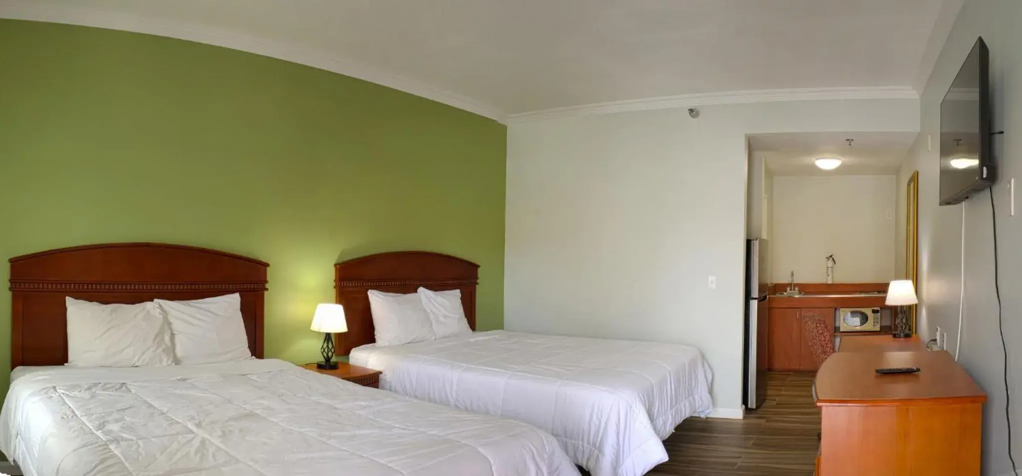 Queen Suite in Starlight Inn & Suites Motel 29 Palms Joshua Tree National Park Queen Suite in Starlight Inn & Suites Motel 29 Palms Joshua Tree National Park