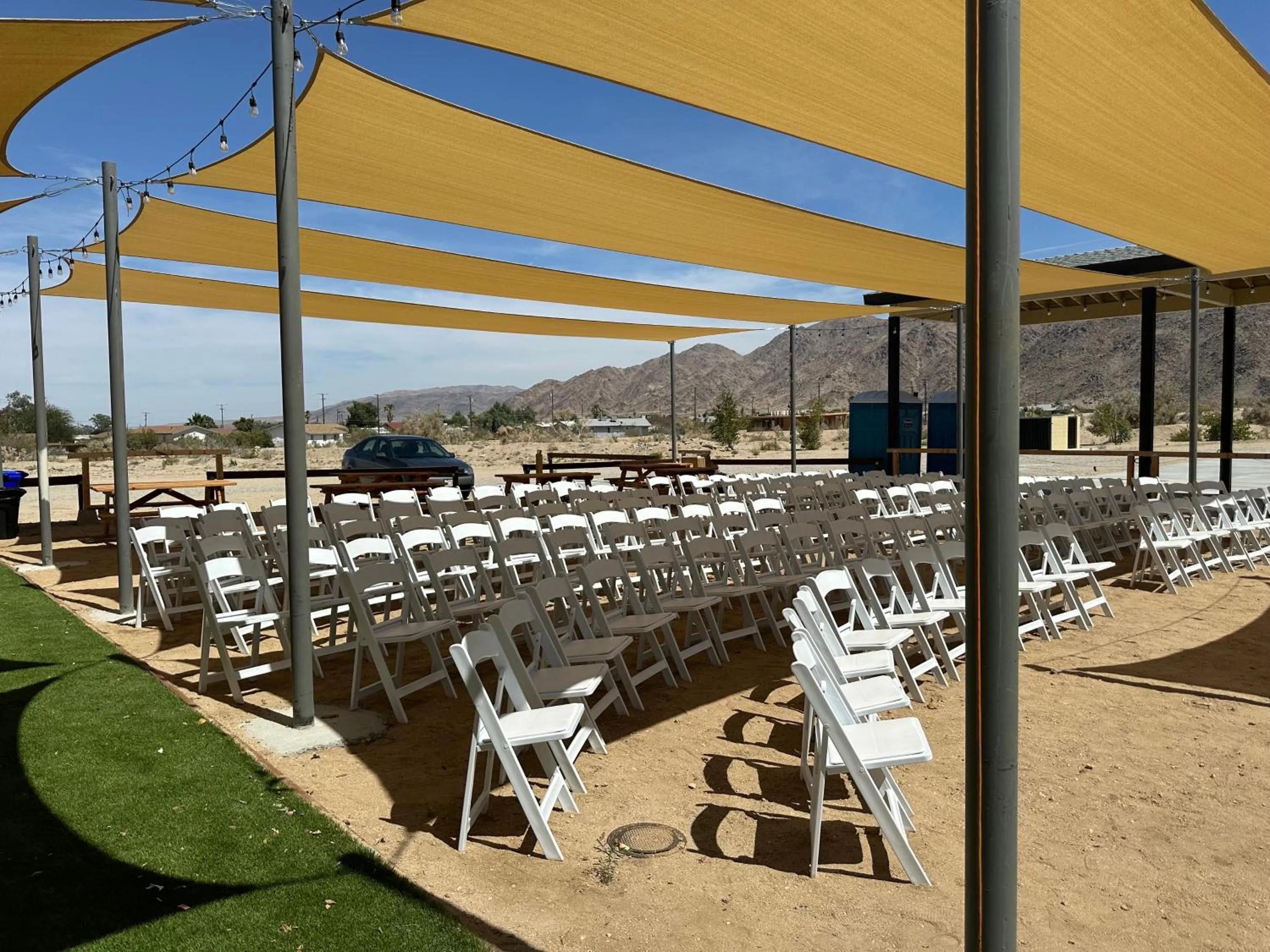 Mountain view in Starlight Inn & Suites Motel 29 Palms Joshua Tree National Park