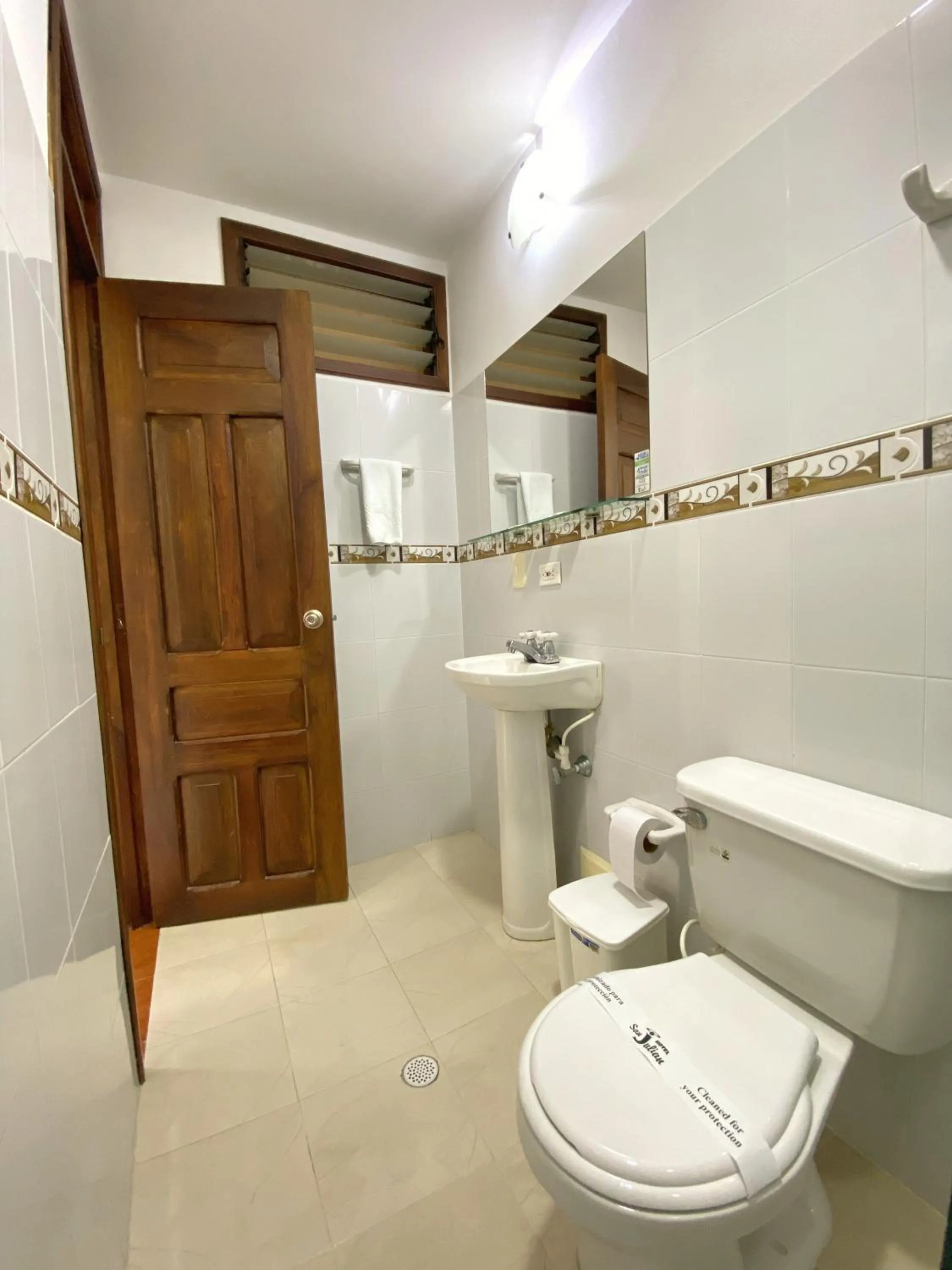 Shower in Hotel San Julian