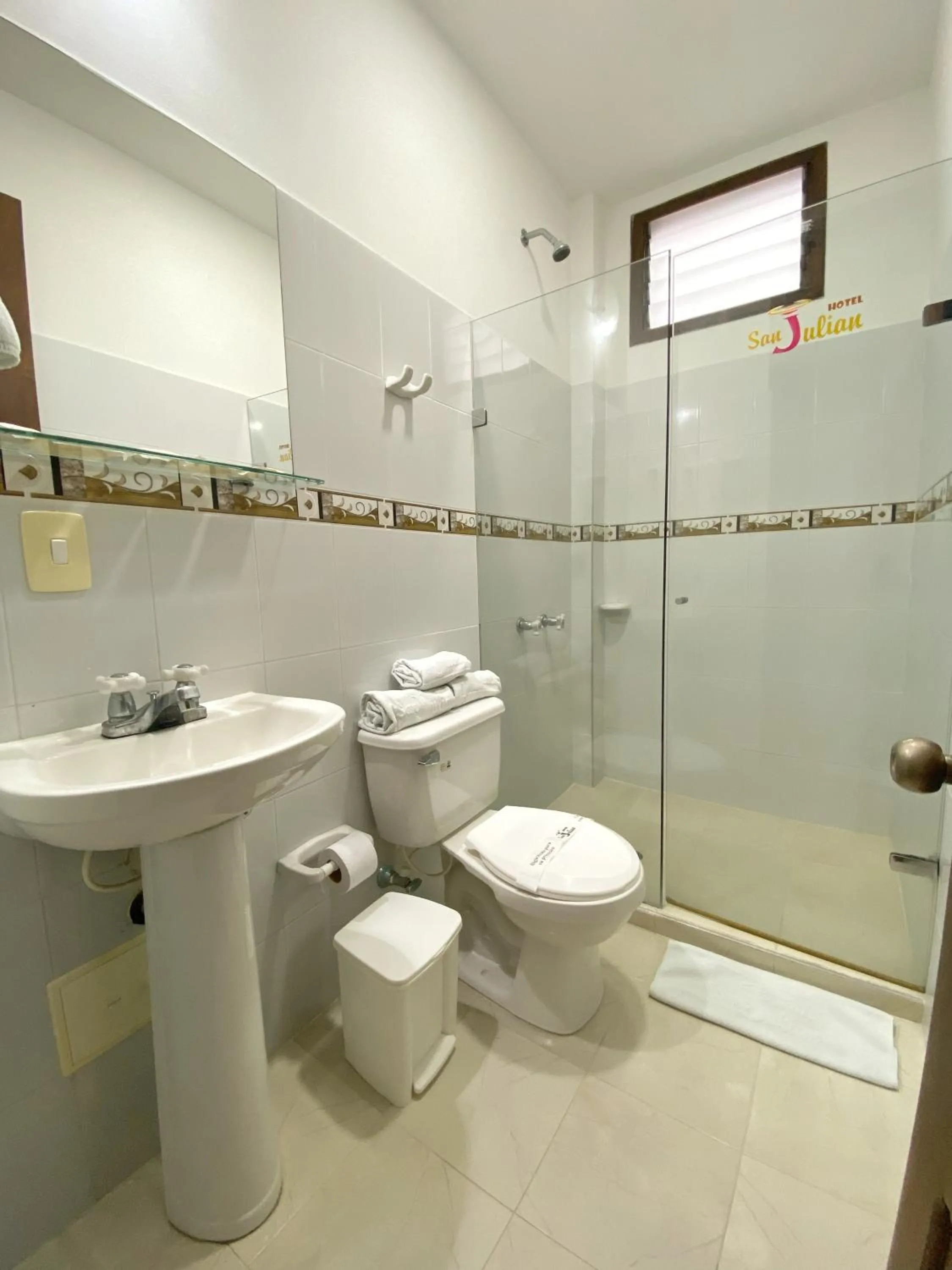 Shower in Hotel San Julian