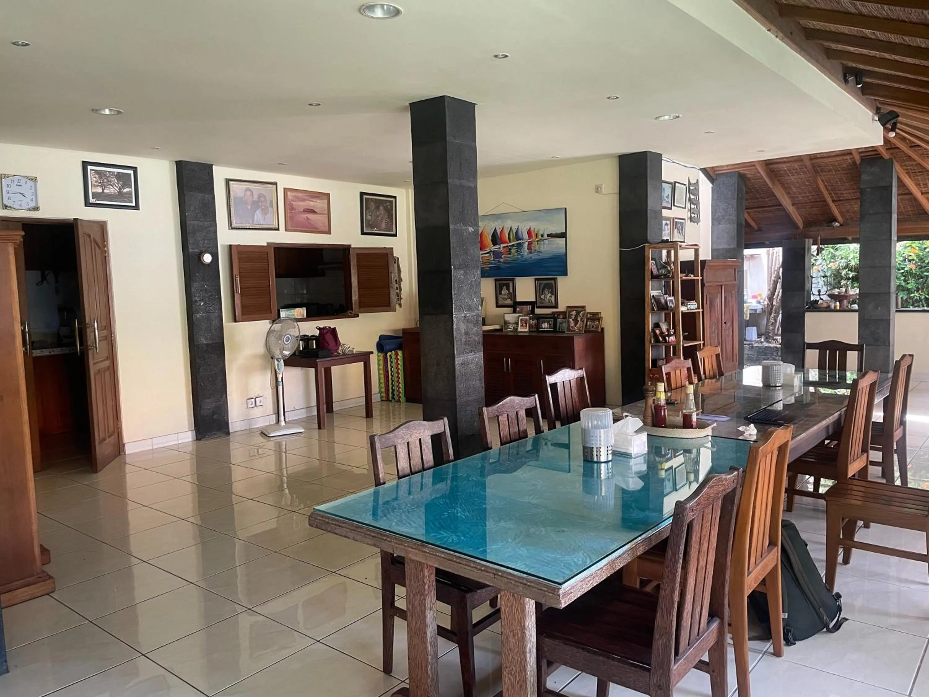 Dining area in Graha Madesimon