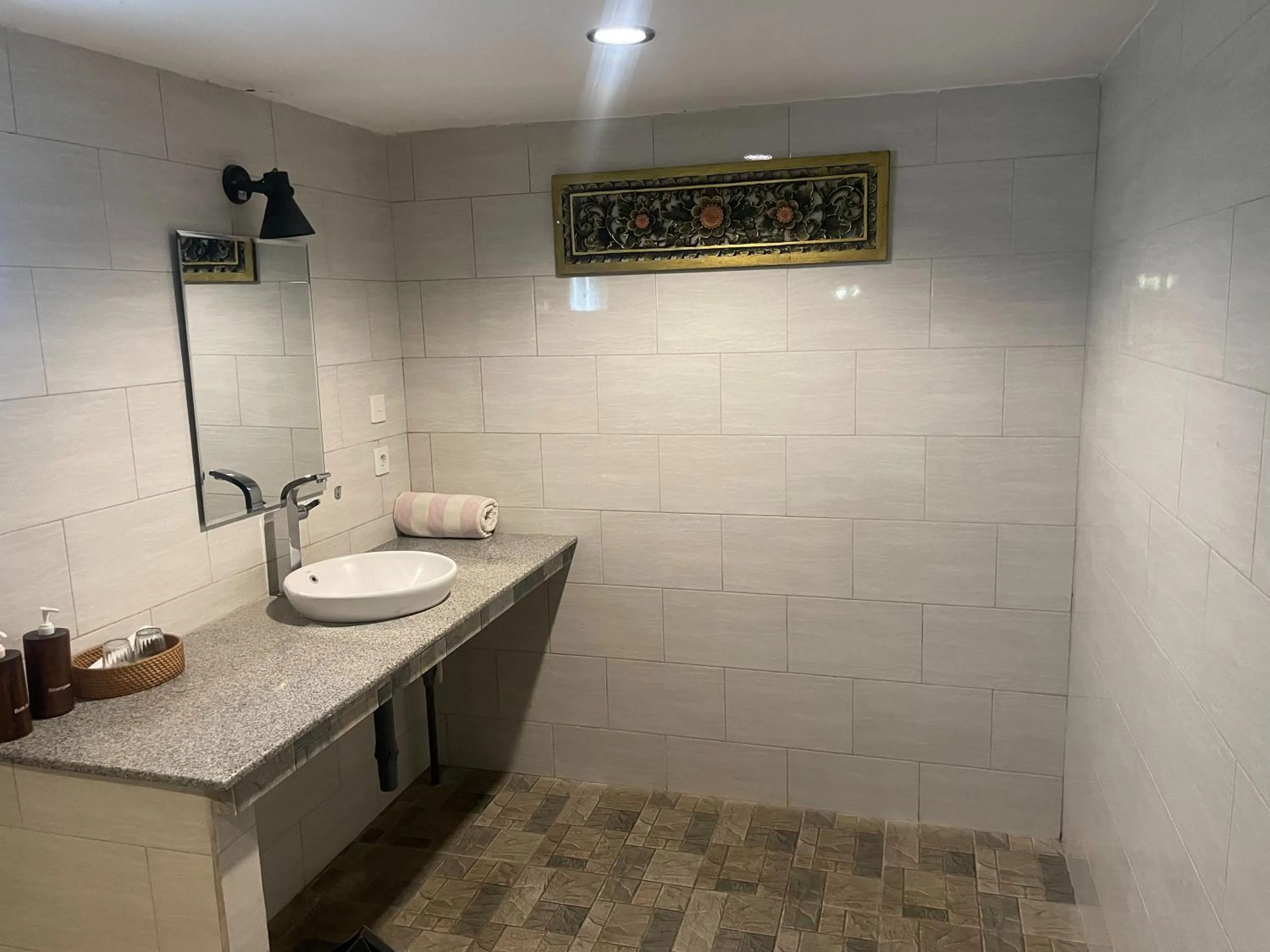 Shower in Graha Madesimon