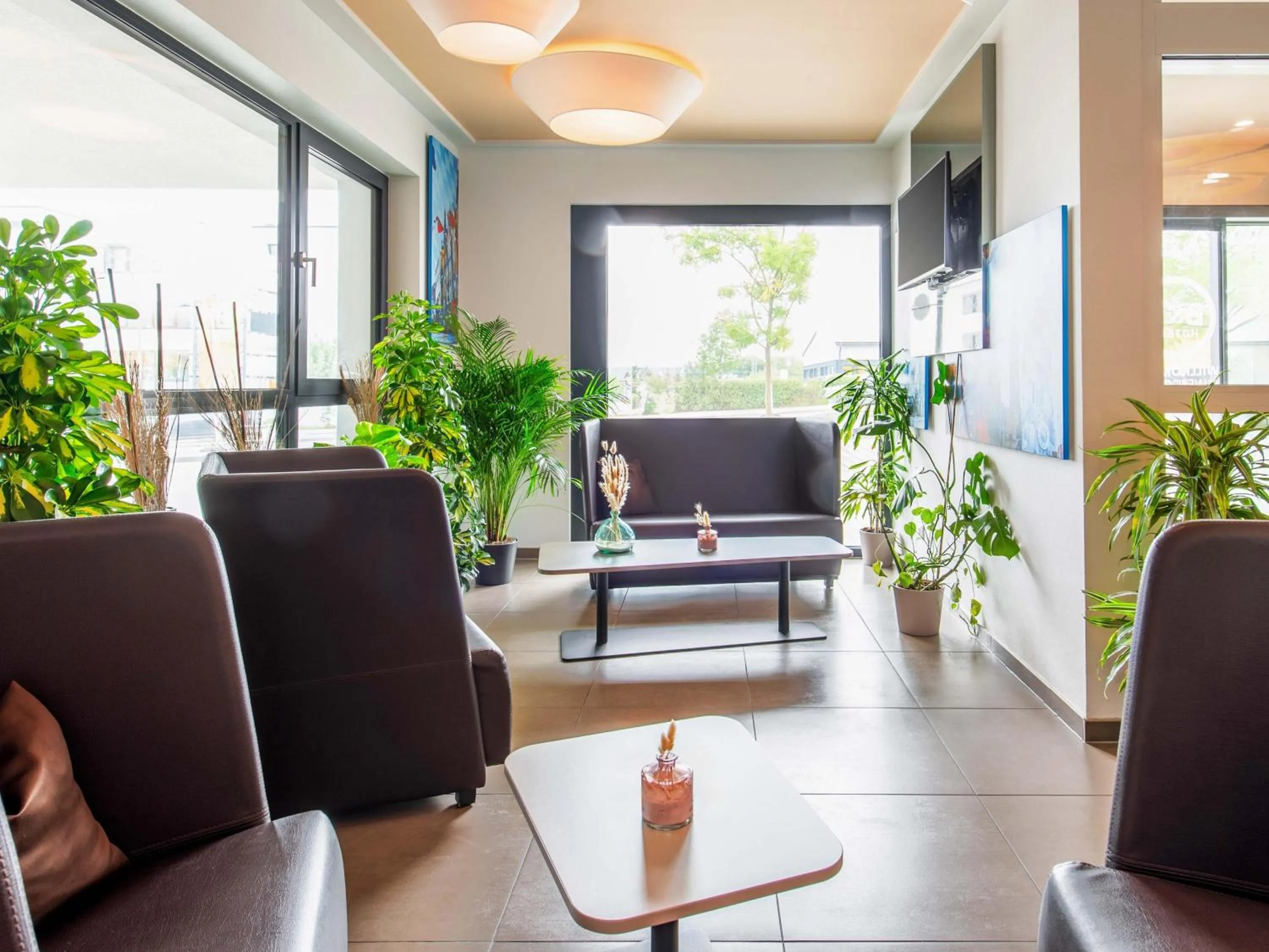 Lobby or reception in B&B Hotel Landshut