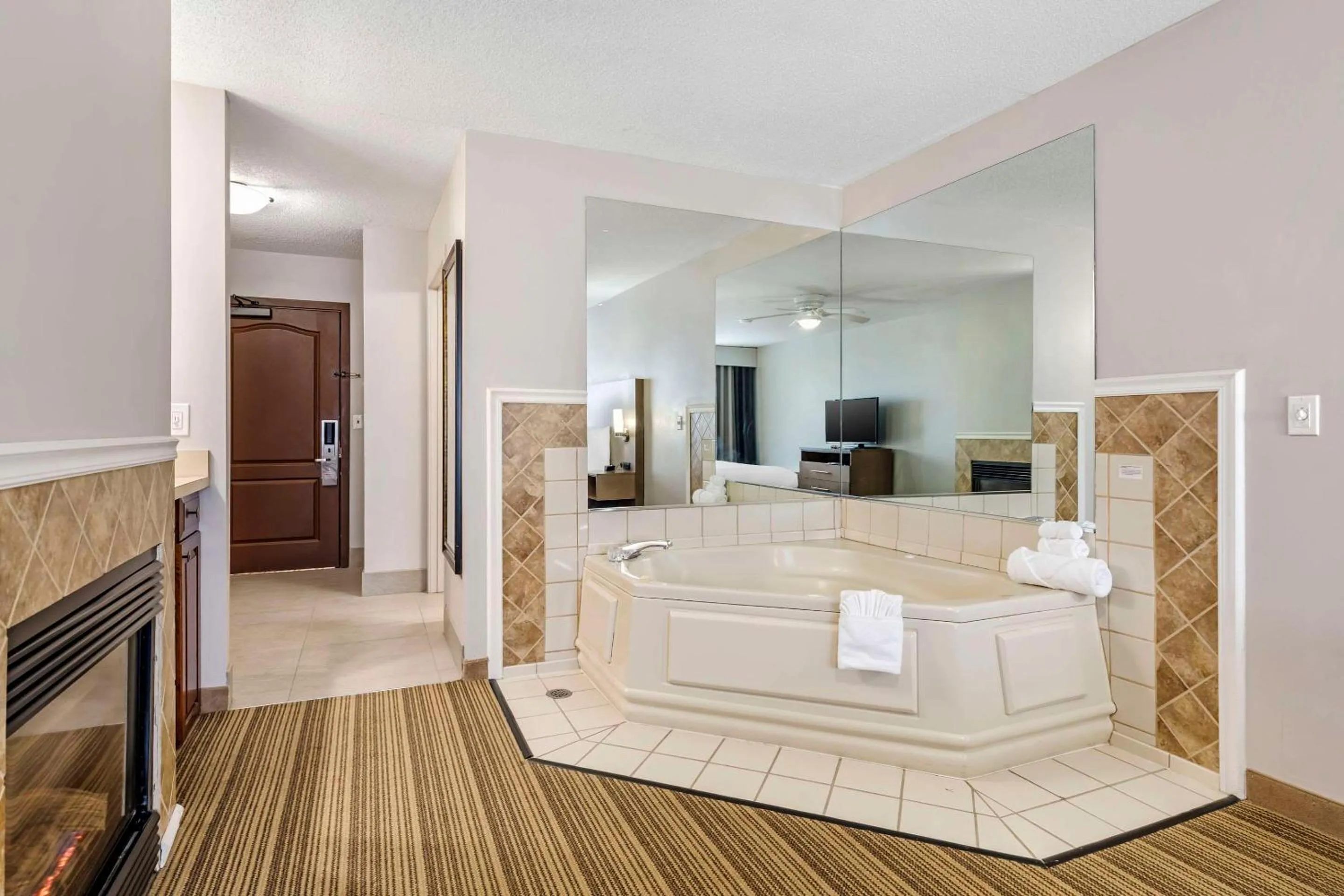 Bedroom in Country Inn & Suites by Radisson, Annapolis, MD