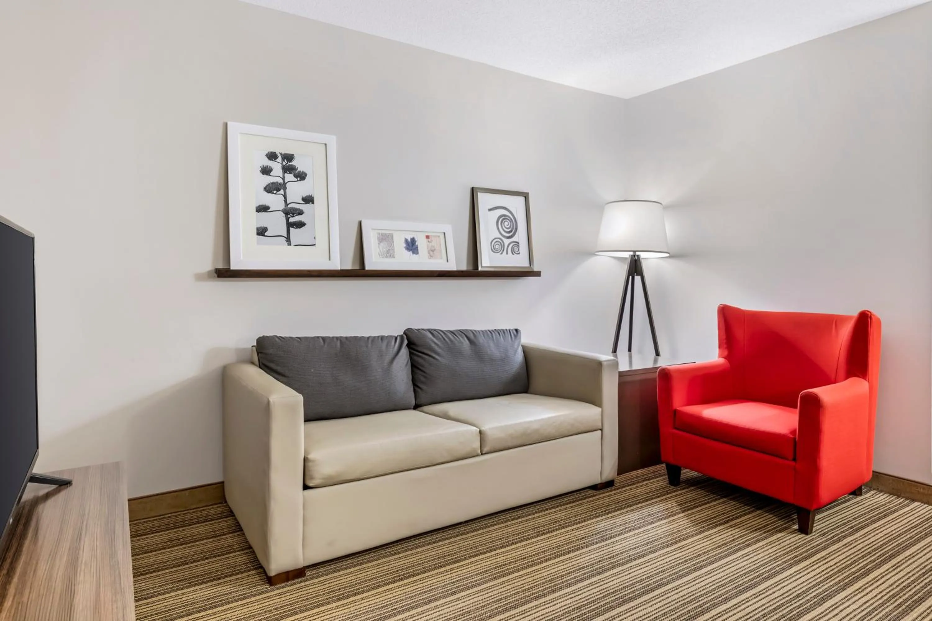 TV and multimedia in Country Inn & Suites by Radisson, Annapolis, MD