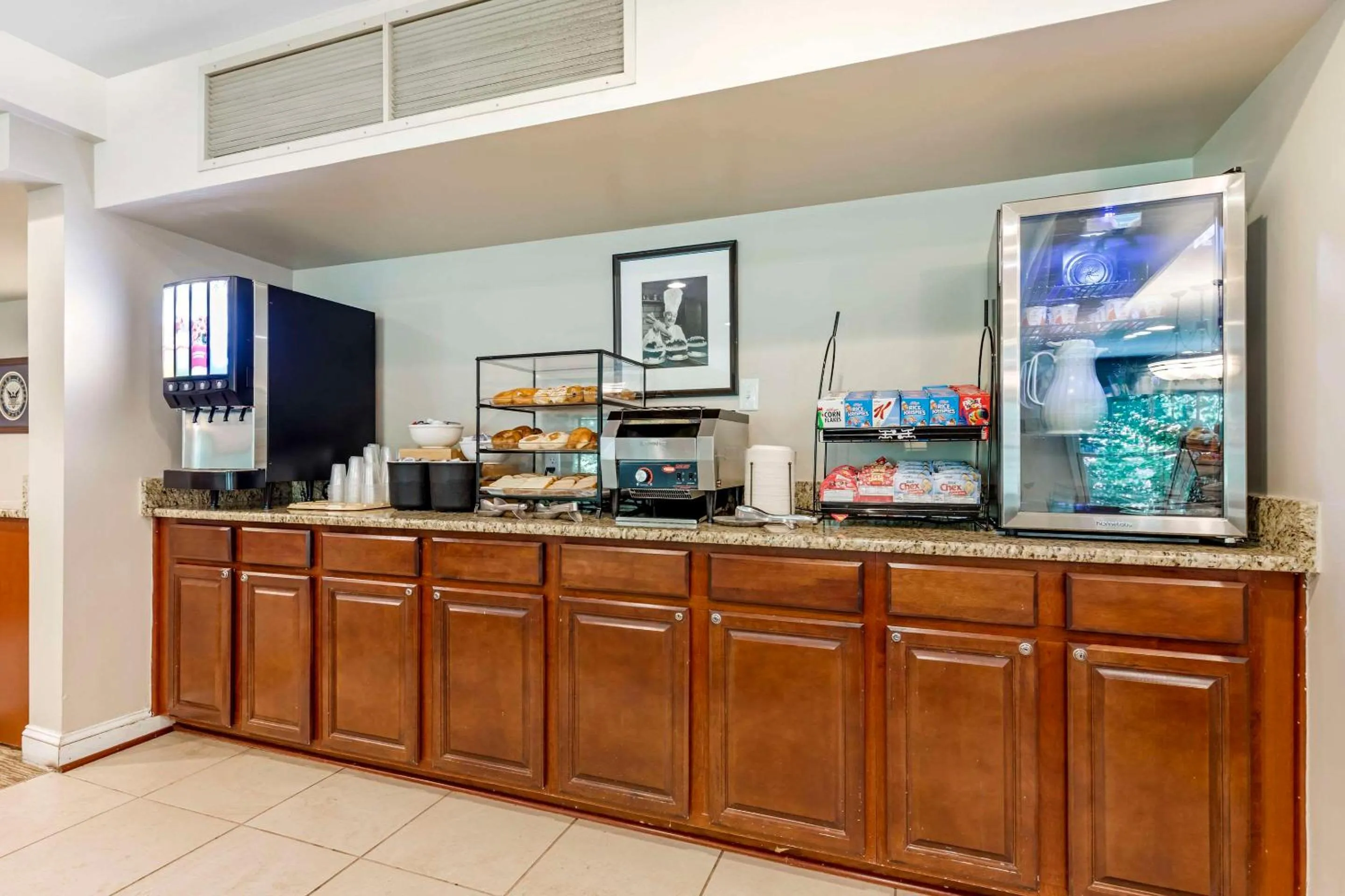 Breakfast in Country Inn & Suites by Radisson, Annapolis, MD