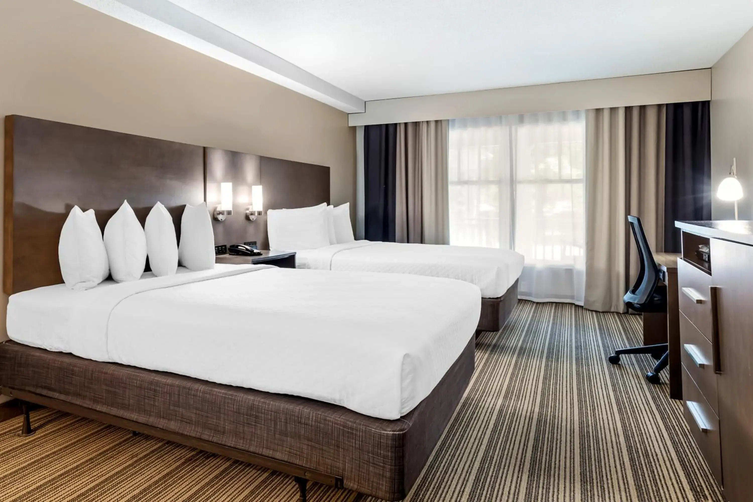 Queen Room with Two Queen Beds in Country Inn & Suites by Radisson, Annapolis, MD Queen Room with Two Queen Beds in Country Inn & Suites by Radisson, Annapolis, MD