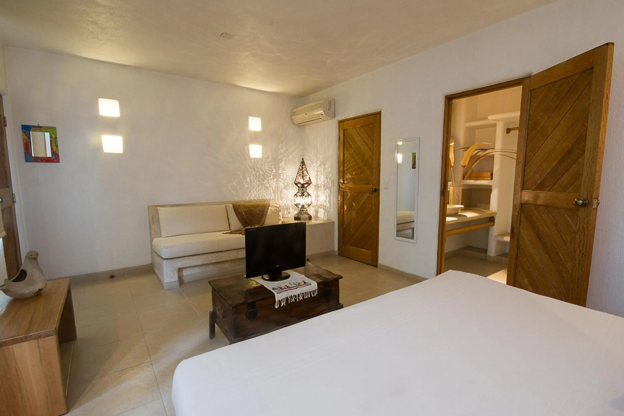 Photo of the whole room, Bed in Villas Naomi