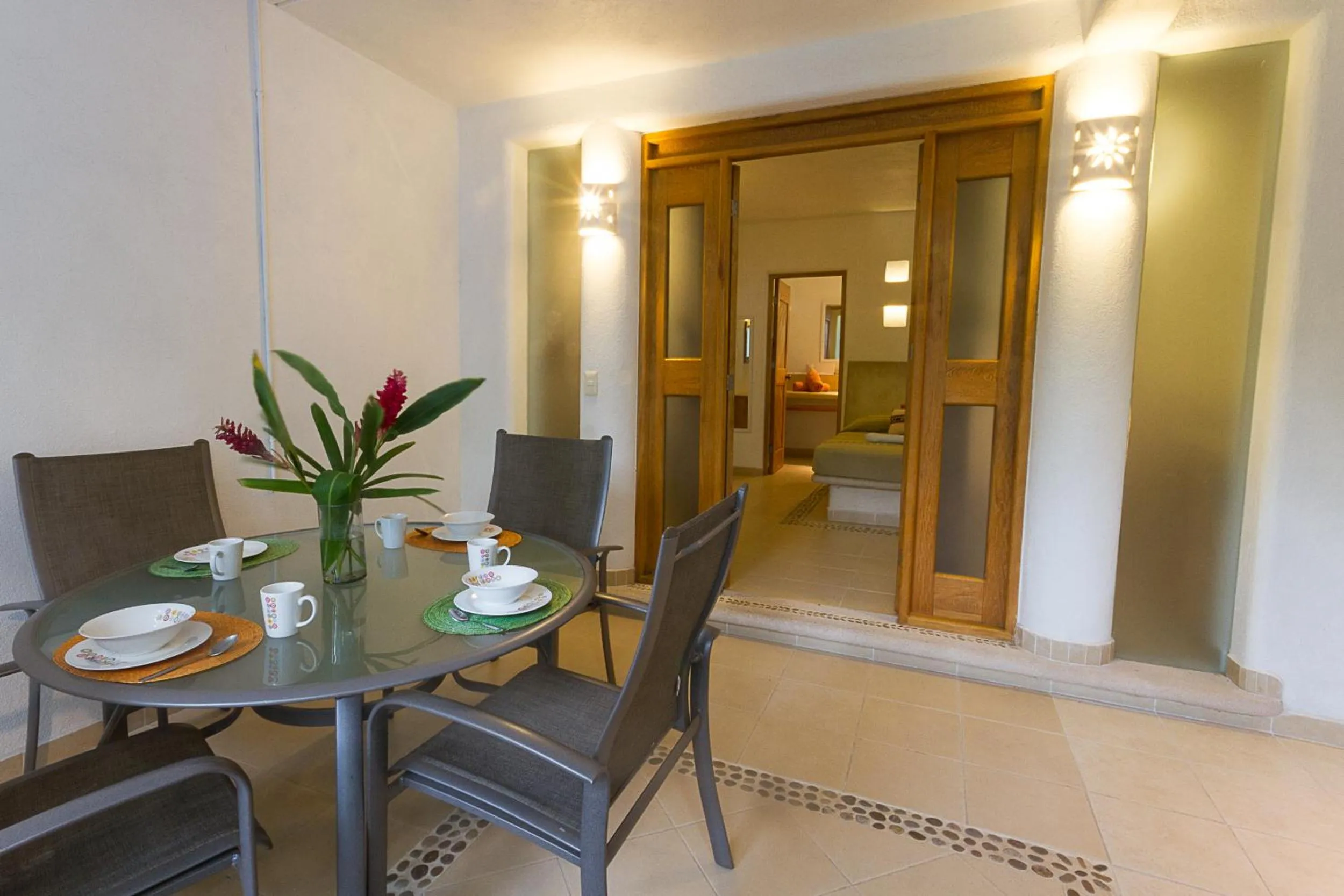 Dining area in Villas Naomi