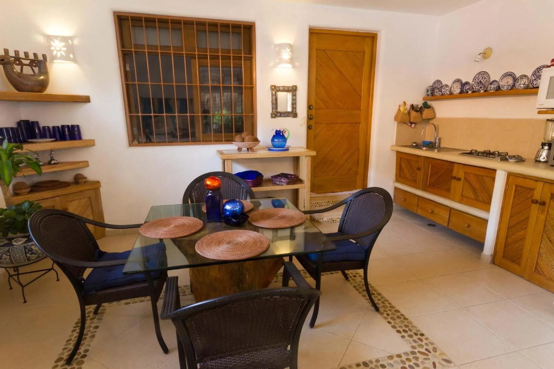 Dining area in Villas Naomi