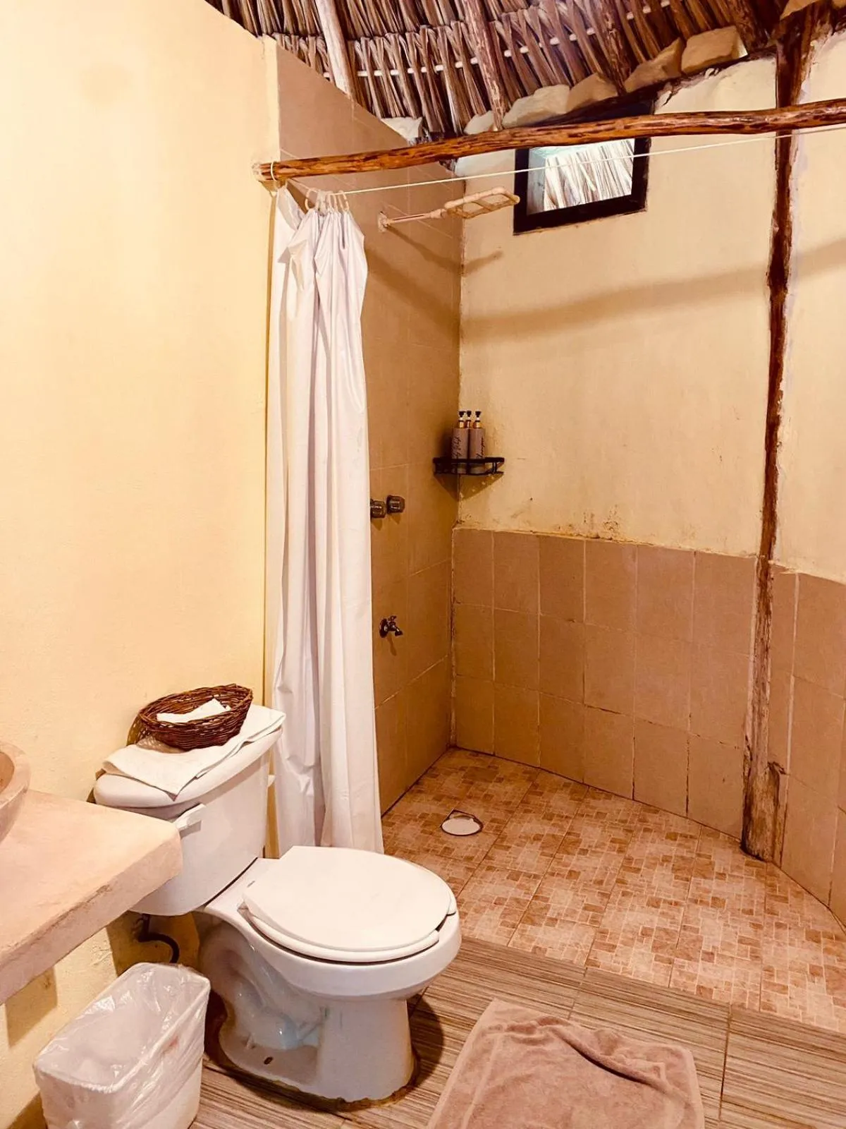 Shower in Cabanas Jaalkab