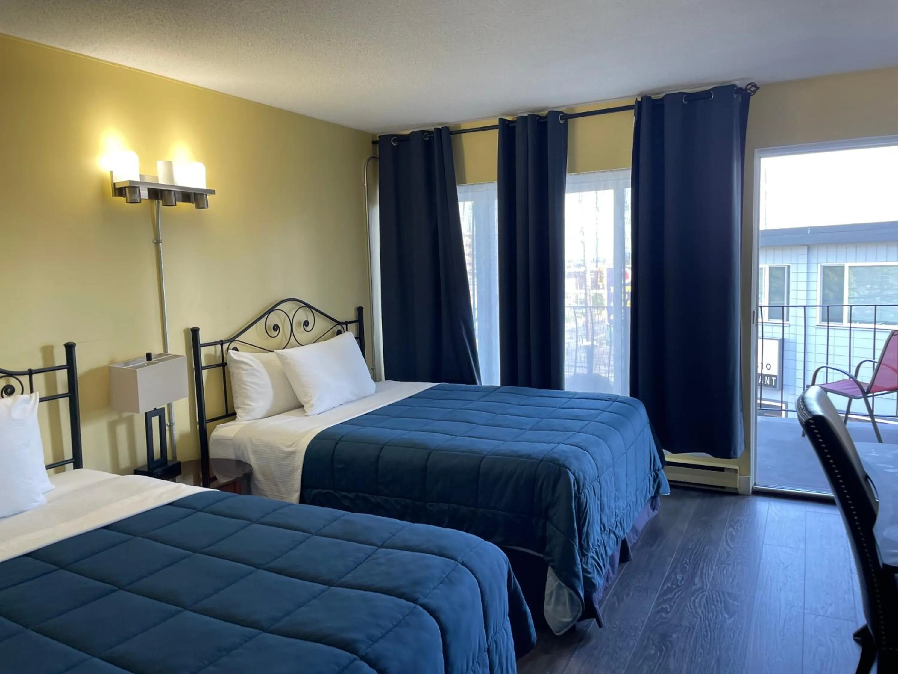 Bed in Port-O-Call Inn