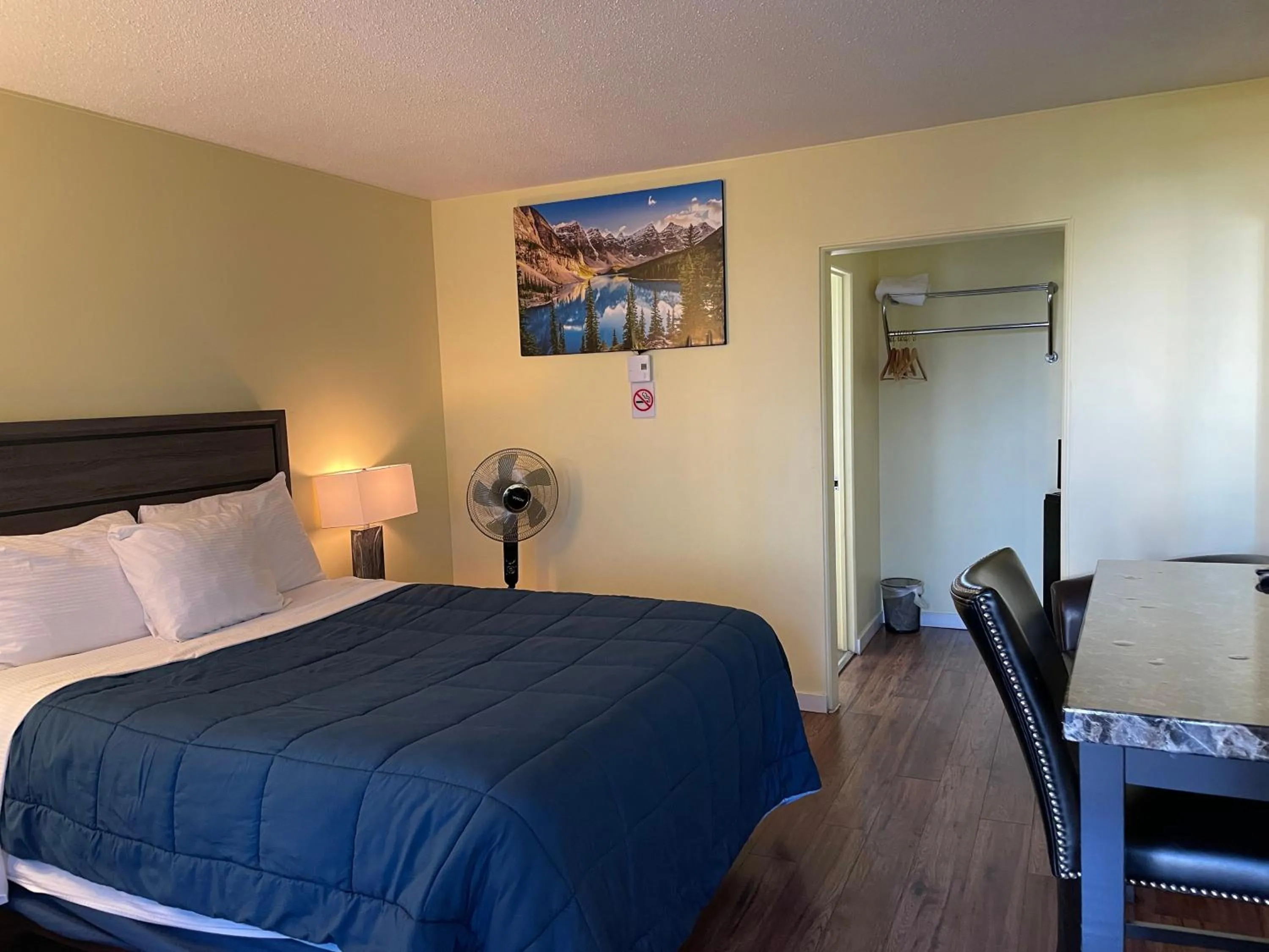 Bed in Port-O-Call Inn