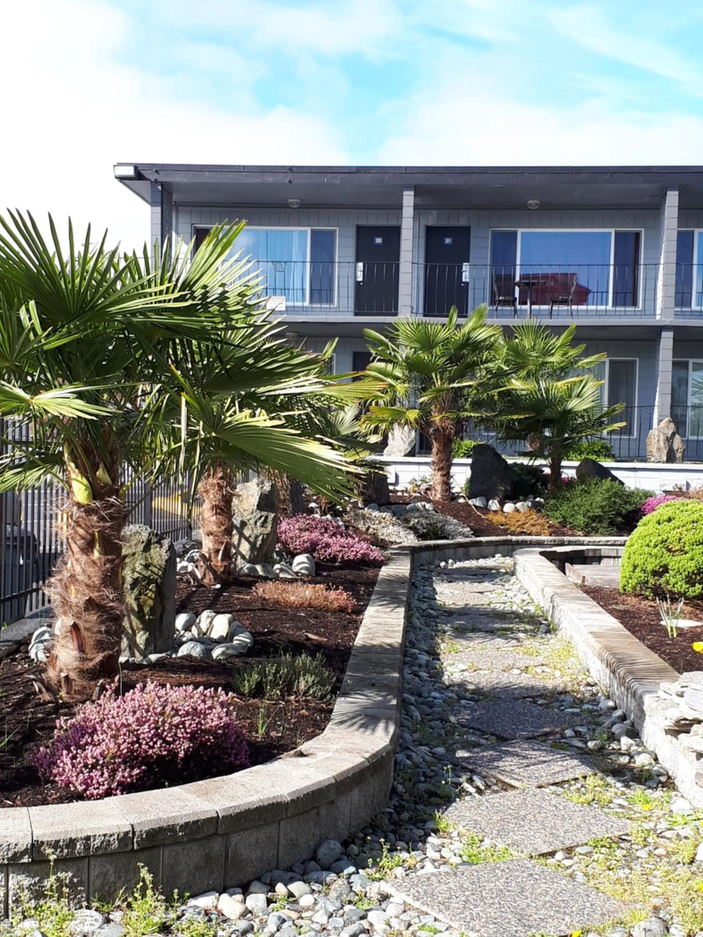 Property building in Port-O-Call Inn