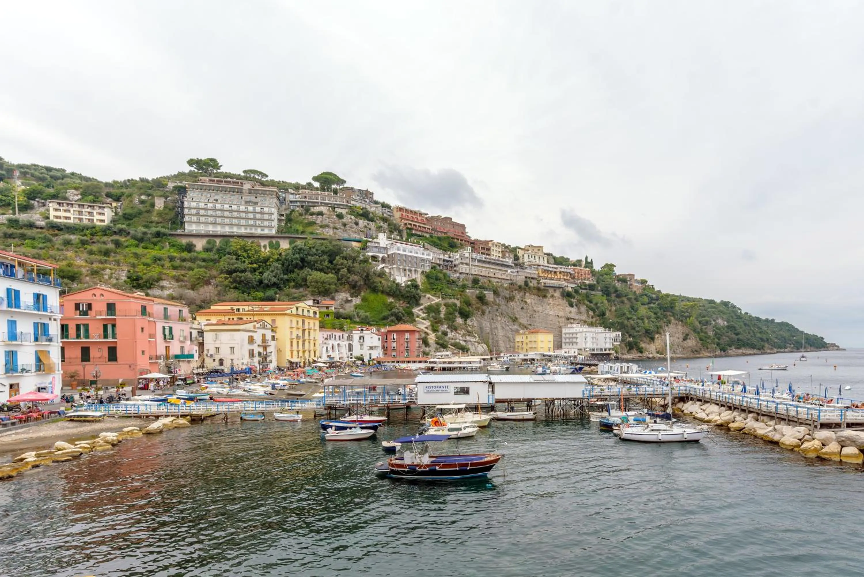 Restaurant/places to eat in Caruso sea view