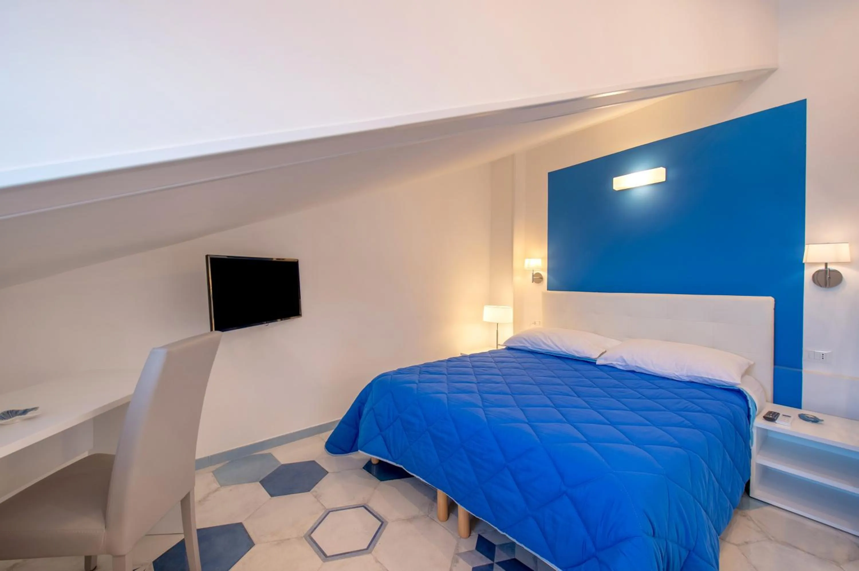 Bed in Caruso sea view