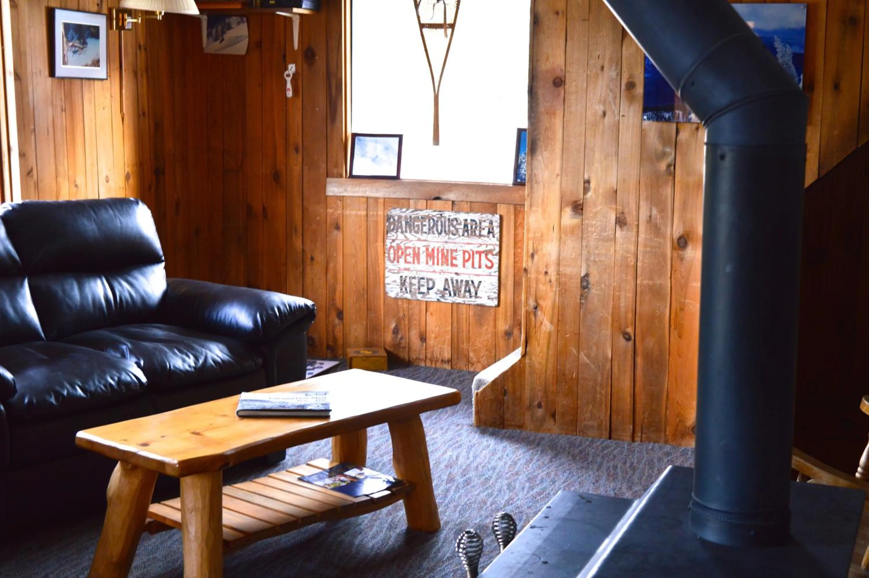 Communal lounge/ TV room in Red Shutter Inn