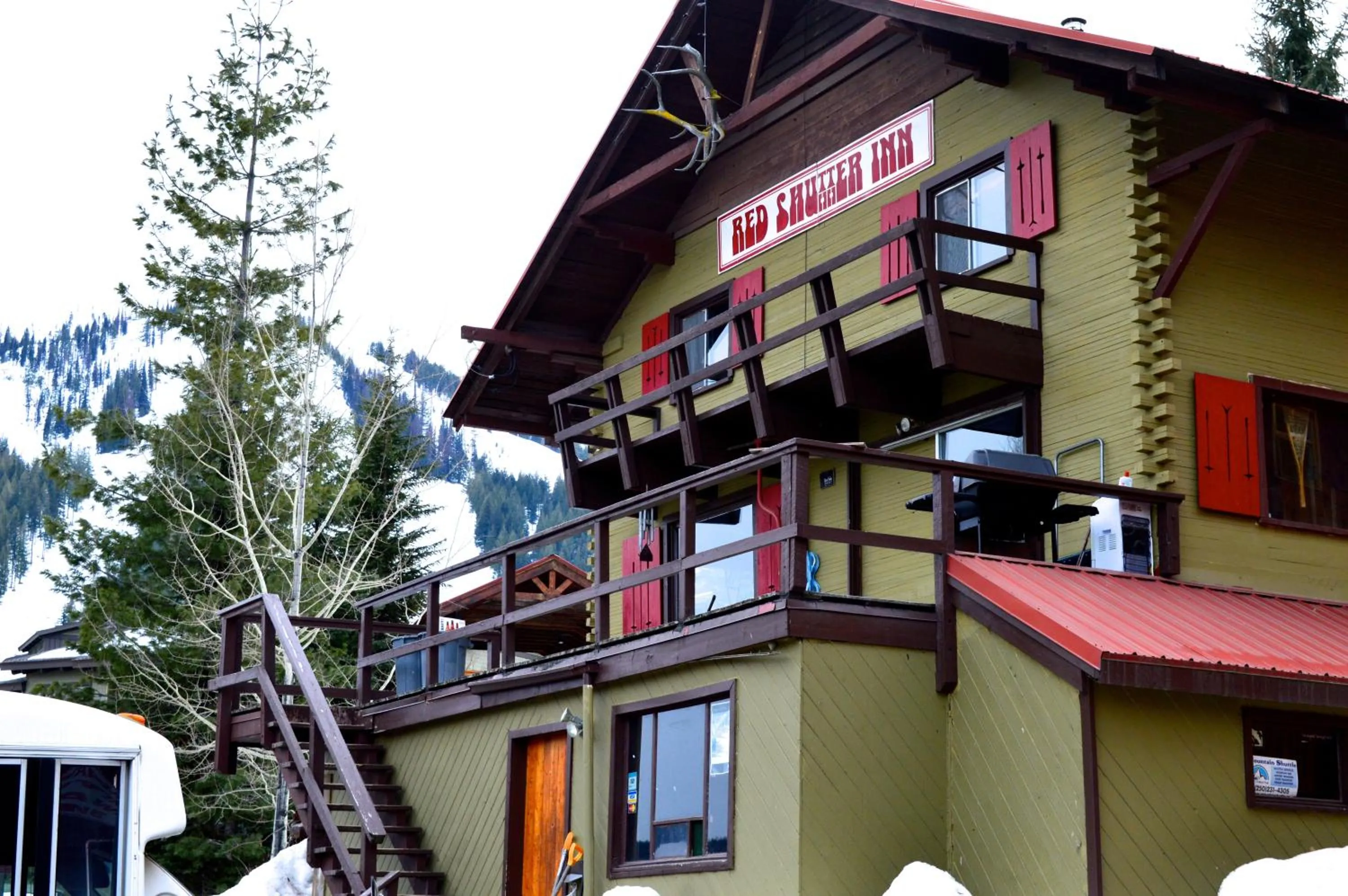 Facade/entrance in Red Shutter Inn