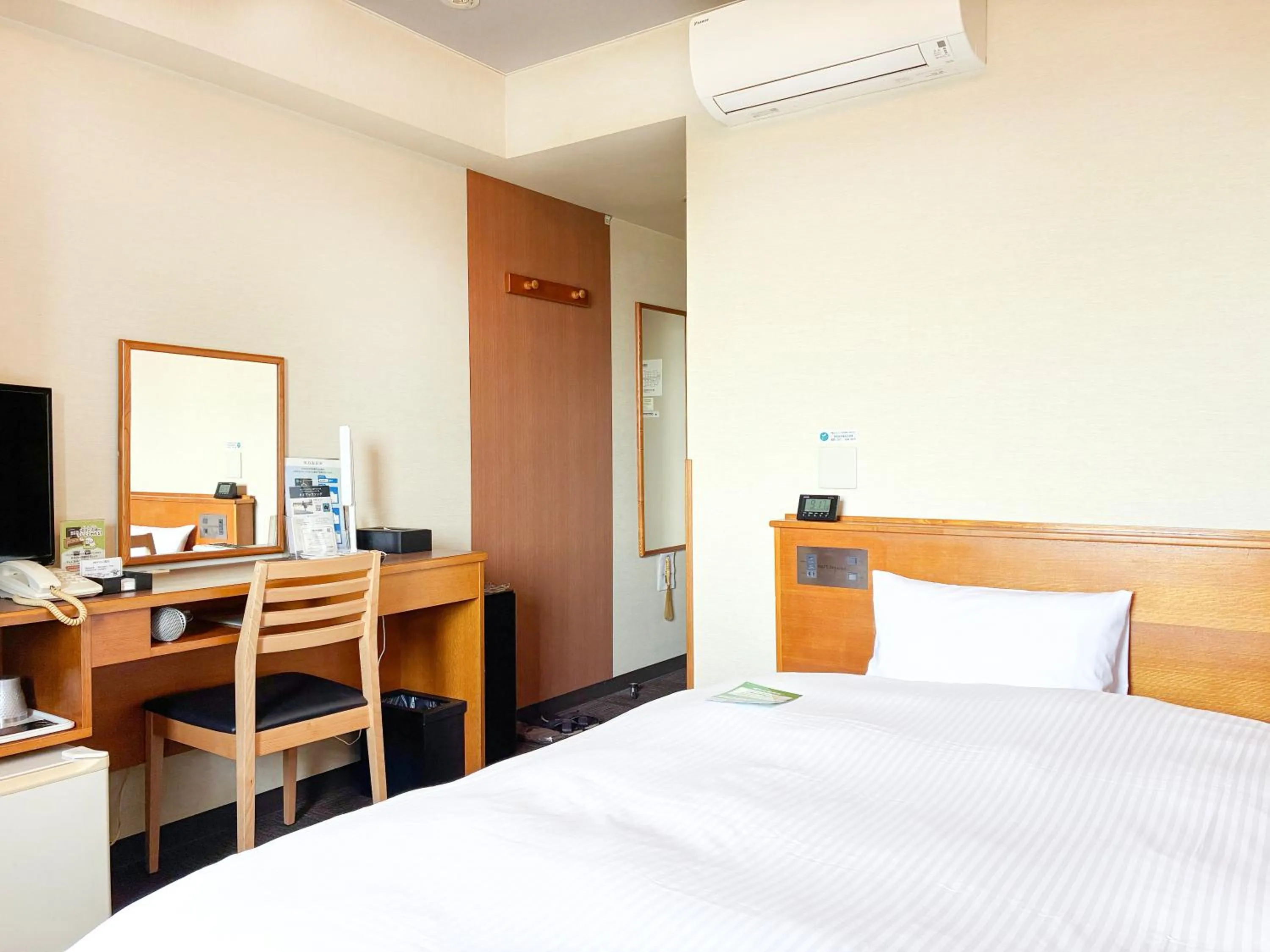 Photo of the whole room, Bed in Hotel Route-Inn Nagaizumi Numazu Inter 1