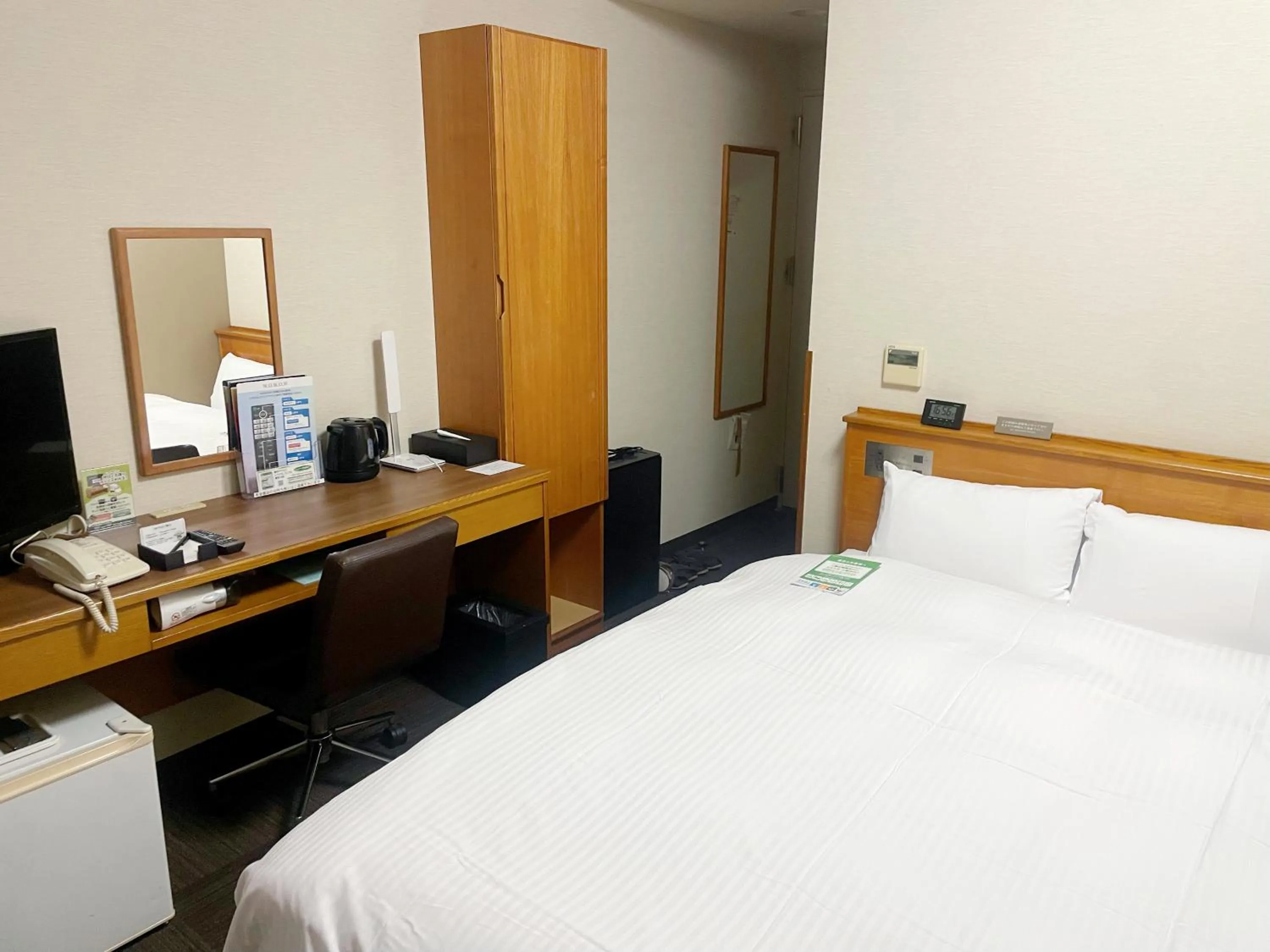 Photo of the whole room, Bed in Hotel Route-Inn Nagaizumi Numazu Inter 2