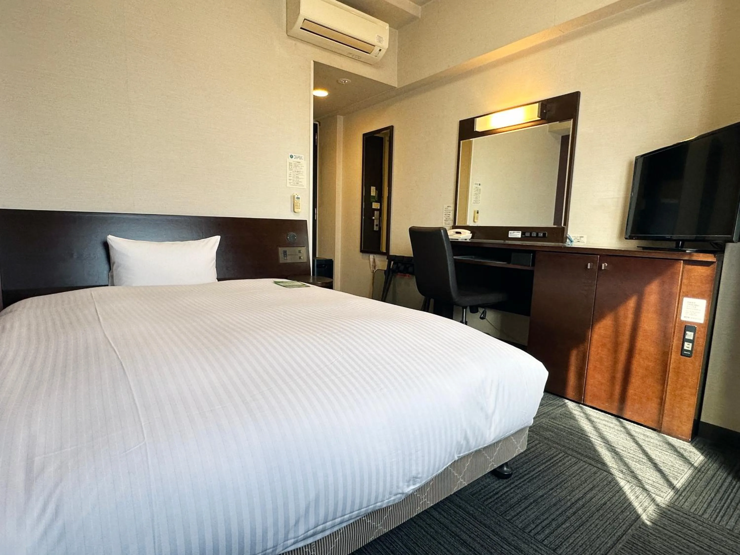 Photo of the whole room, Bed in Hotel Route-Inn Yaizu Inter