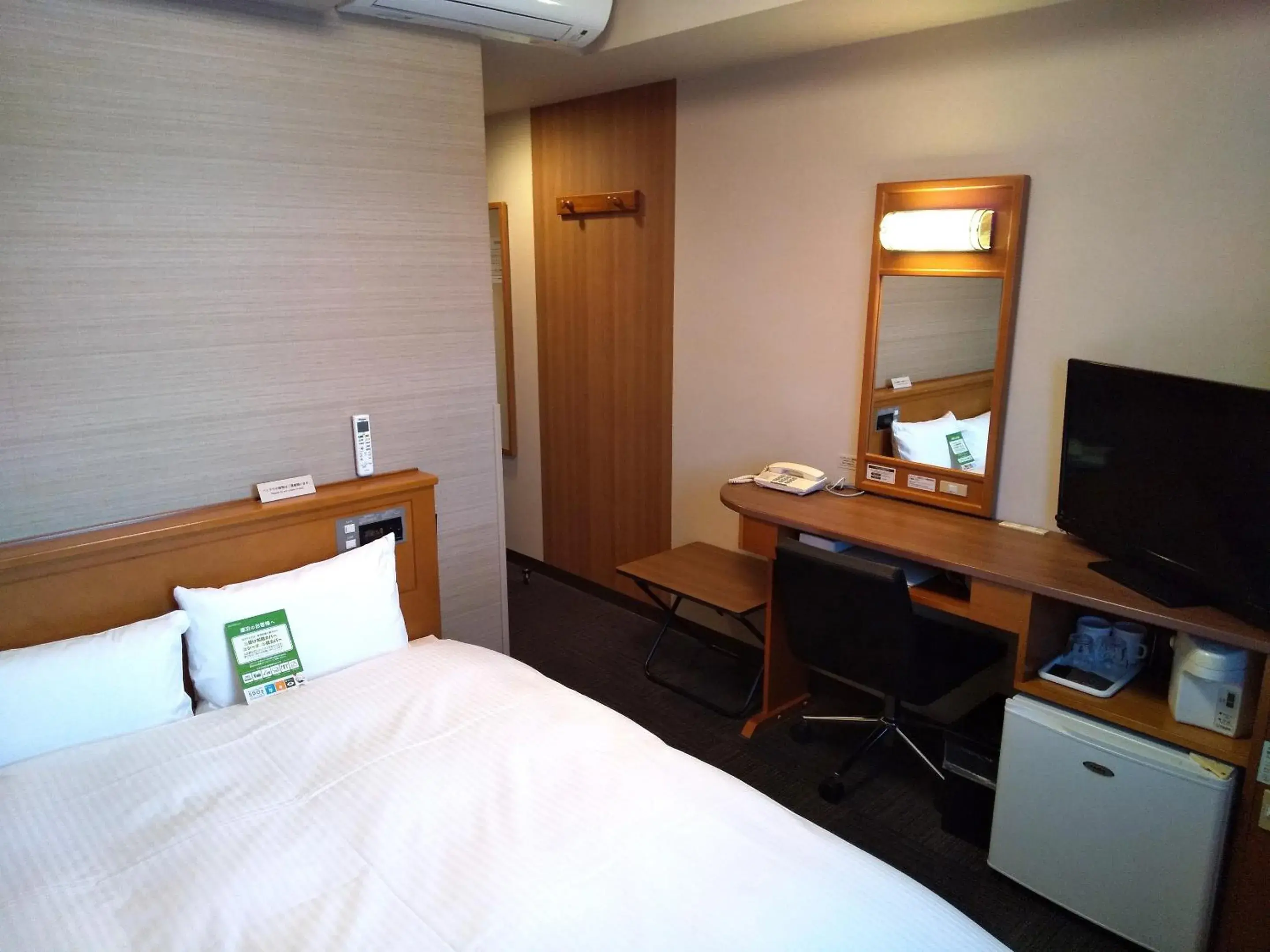 Double Room with Small Double Bed - single occupancy - Smoking in Hotel Route-Inn Odate Omachi Double Room with Small Double Bed - single occupancy - Smoking in Hotel Route-Inn Odate Omachi
